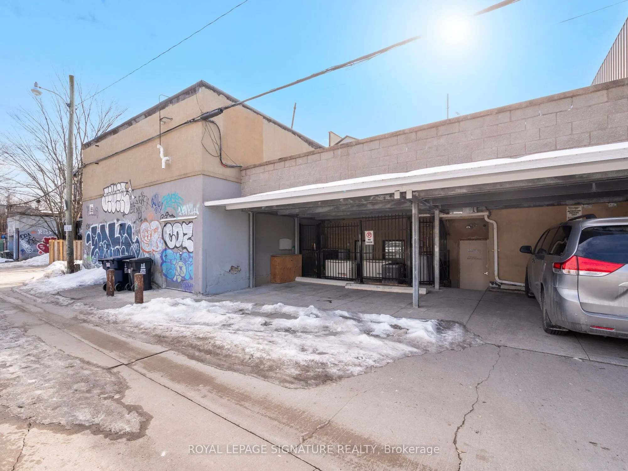 1560- 1562 Queen Street W