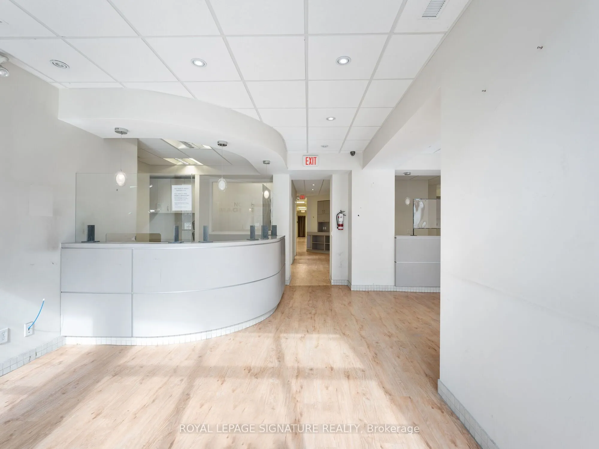 1560- 1562 Queen Street W