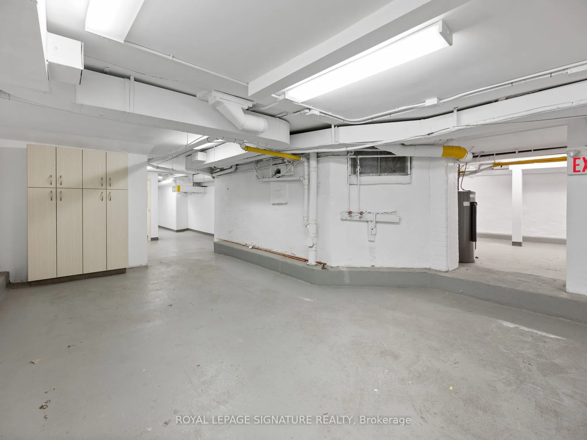 1560- 1562 Queen Street W