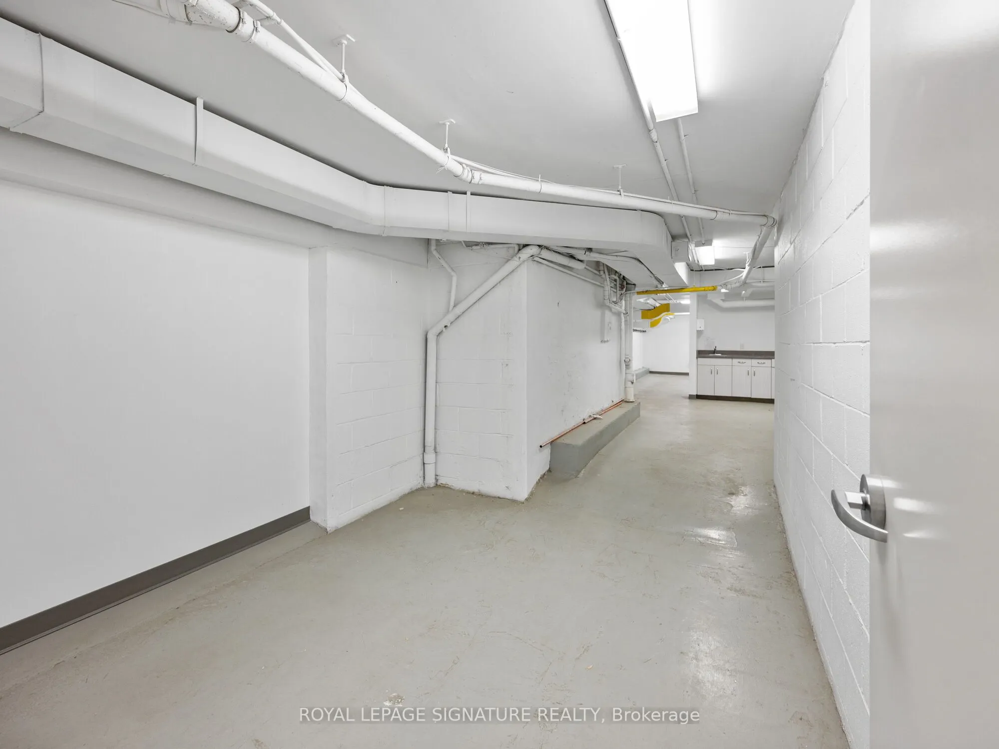 1560- 1562 Queen Street W