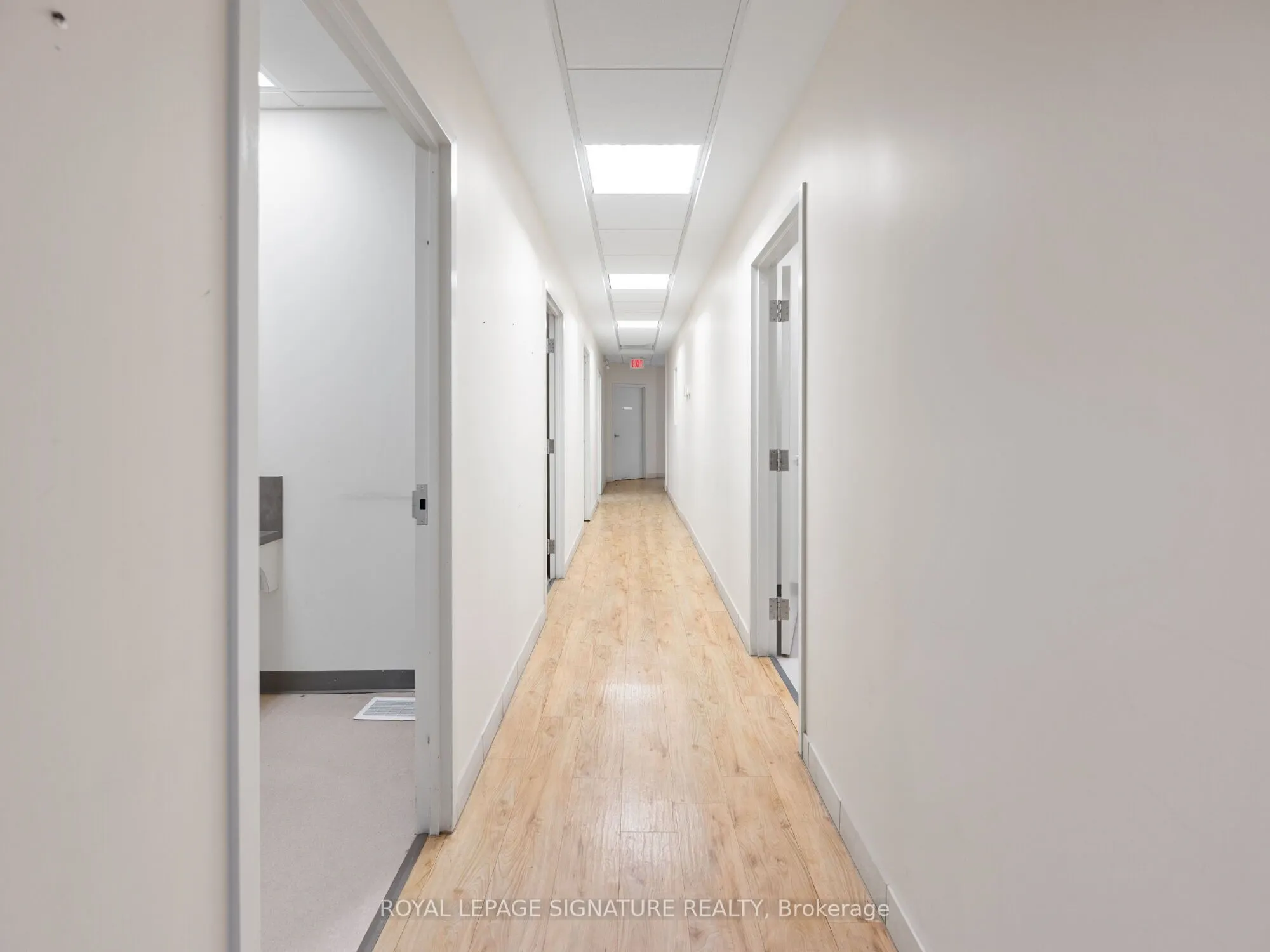 1560- 1562 Queen Street W