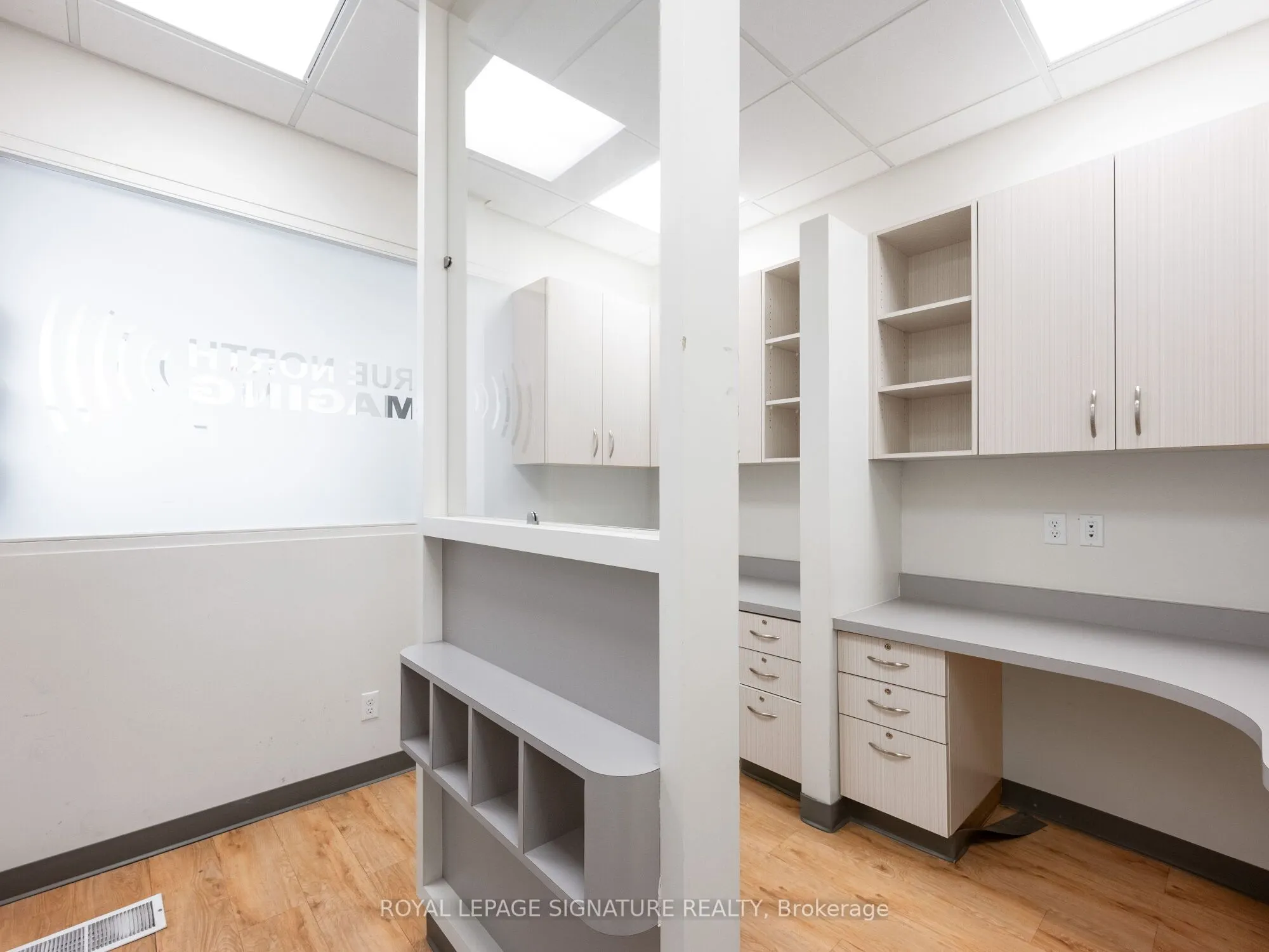 1560- 1562 Queen Street W