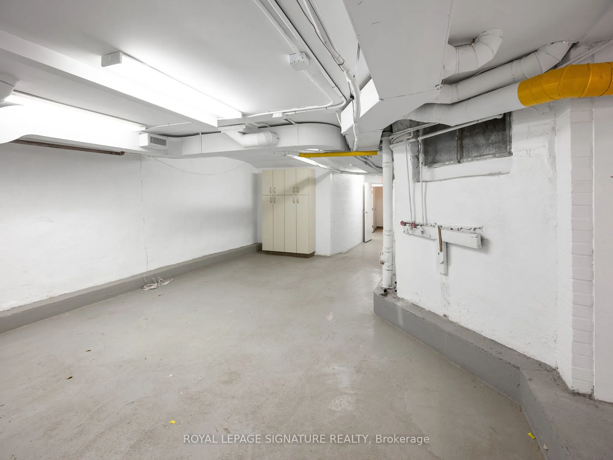 1560- 1562 Queen Street W