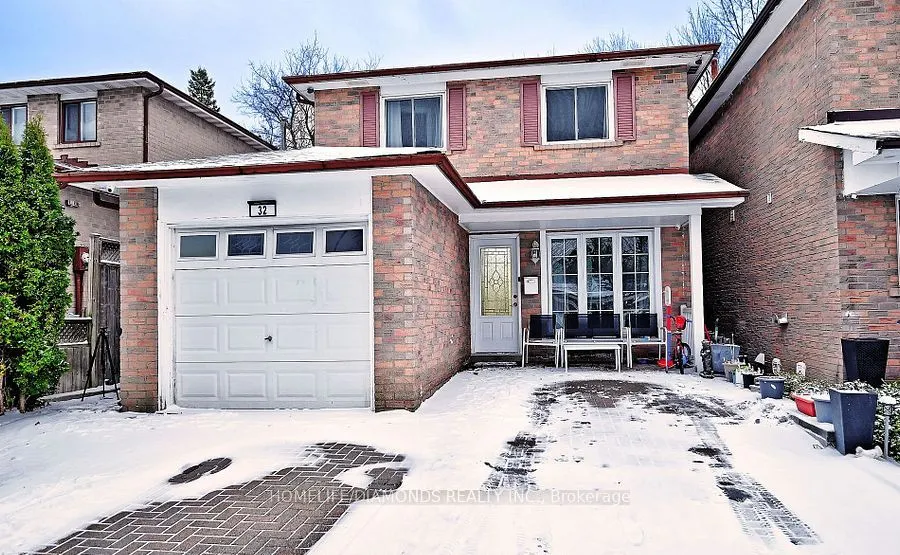 32 BARRINGTON Crescent
