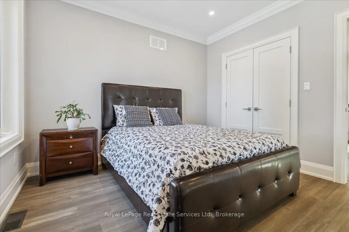 1211 Pinegrove Road