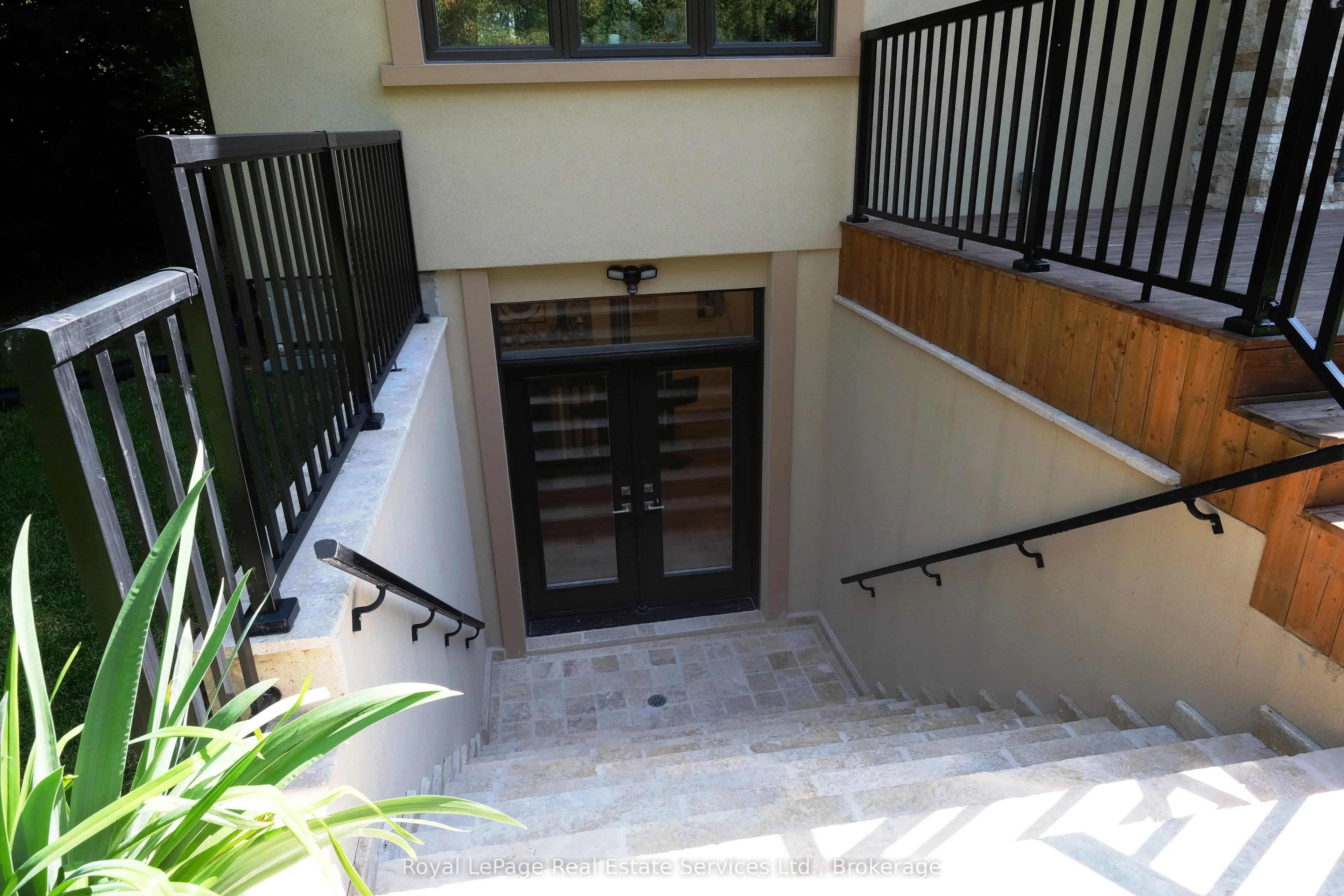 1211 Pinegrove Road