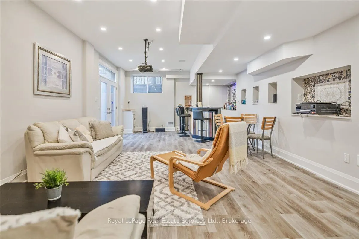 1211 Pinegrove Road