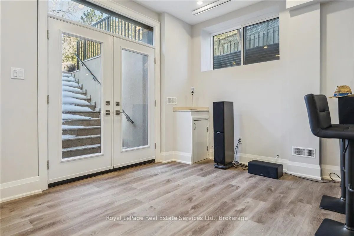1211 Pinegrove Road
