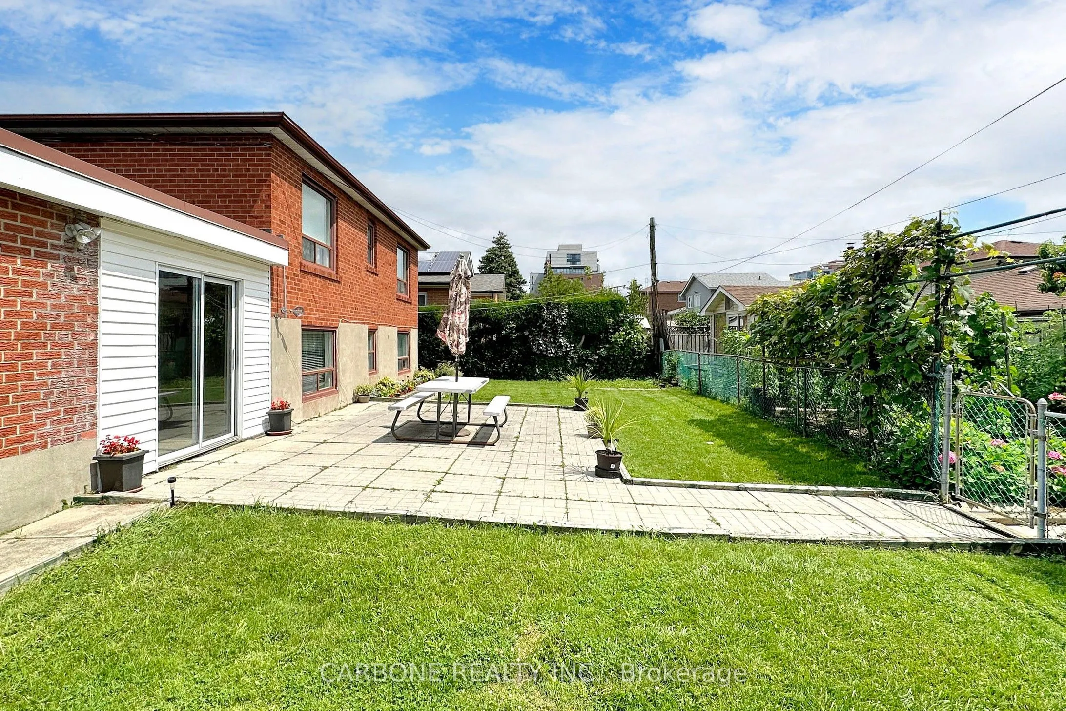 105 Hallsport Crescent