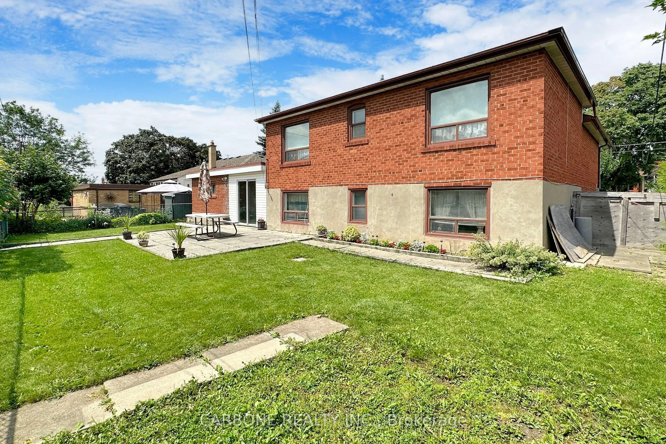 105 Hallsport Crescent