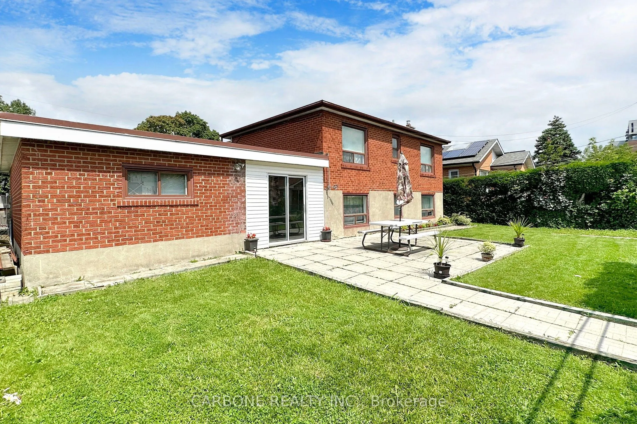105 Hallsport Crescent