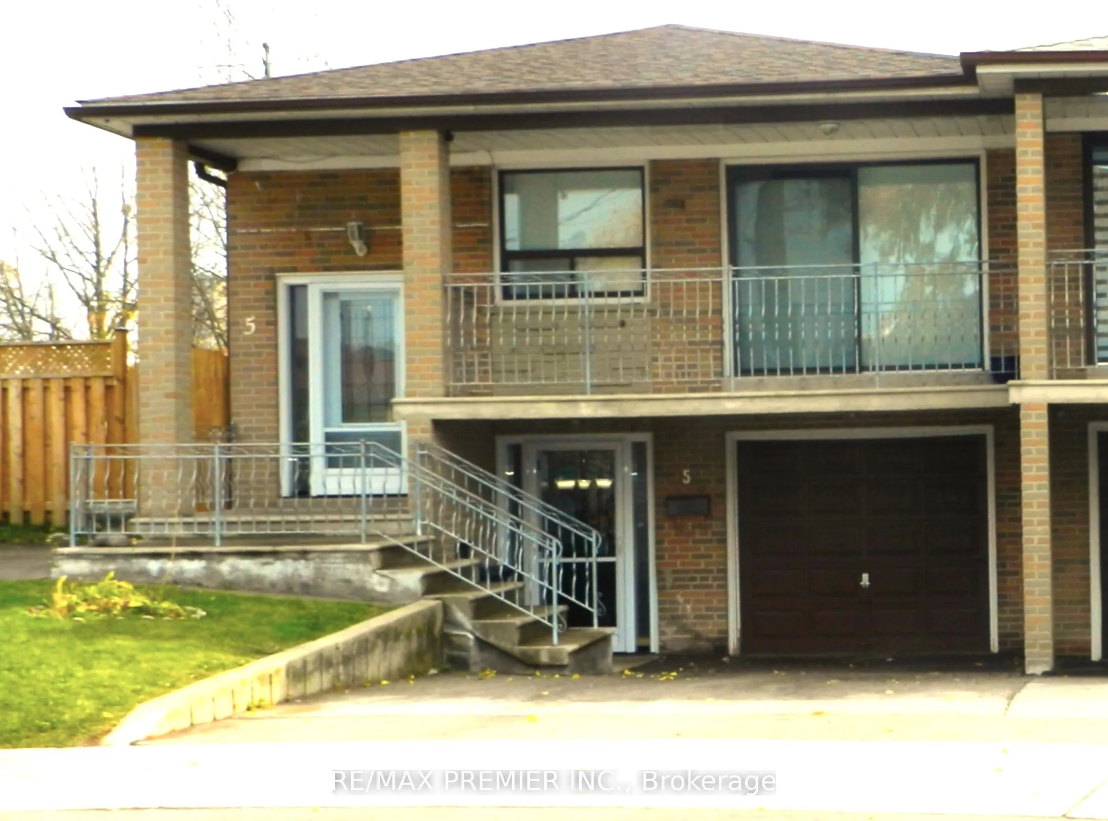 5 Stong Court