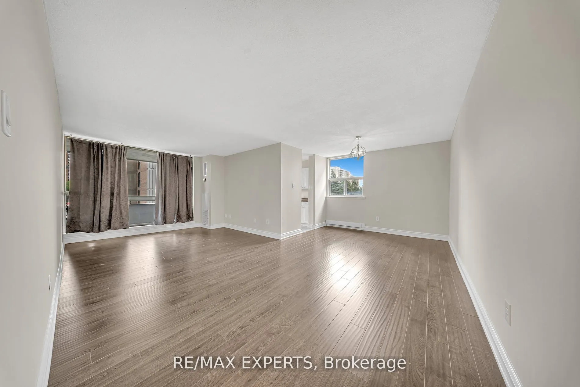 25 Kensington Road, #211