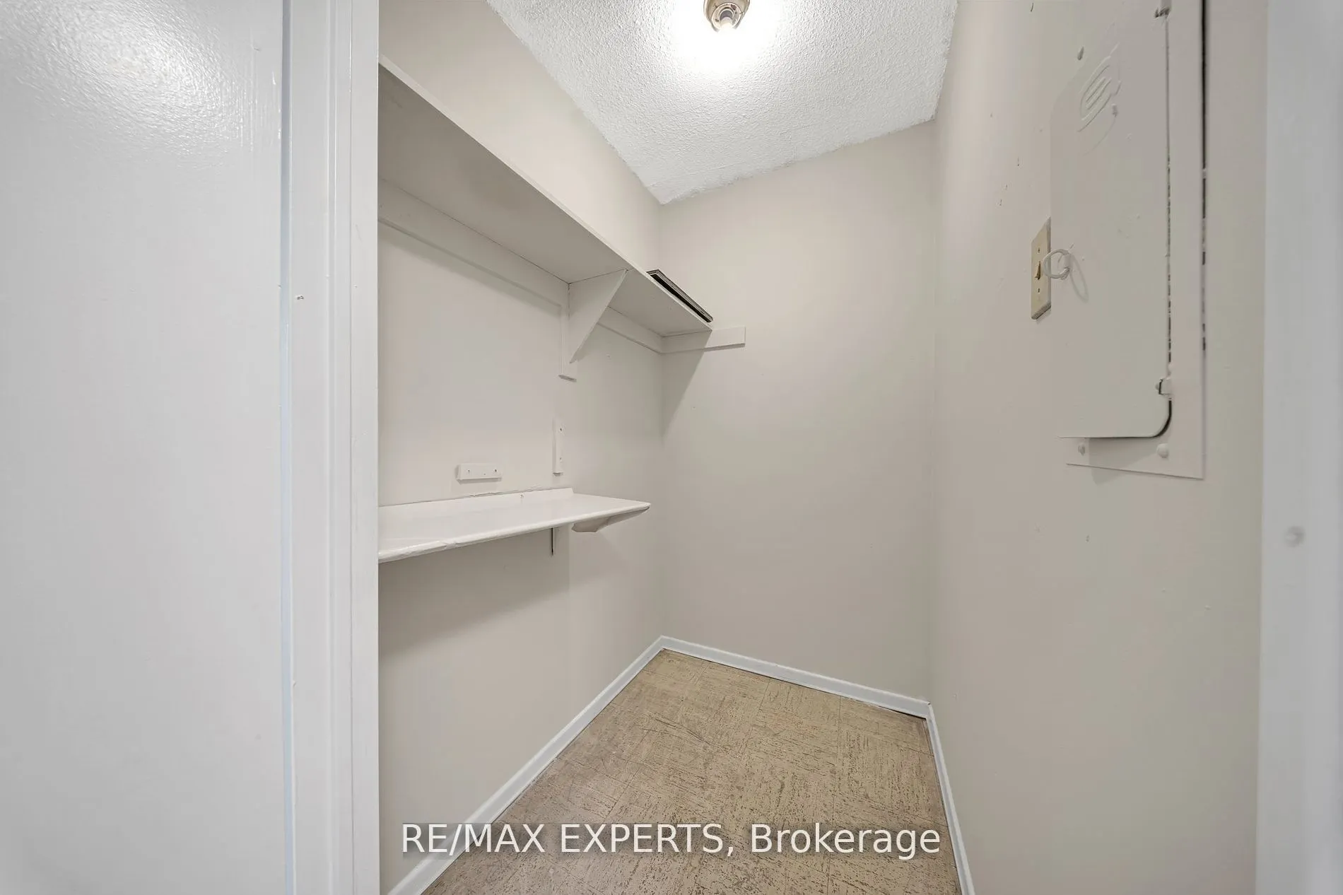25 Kensington Road, #211