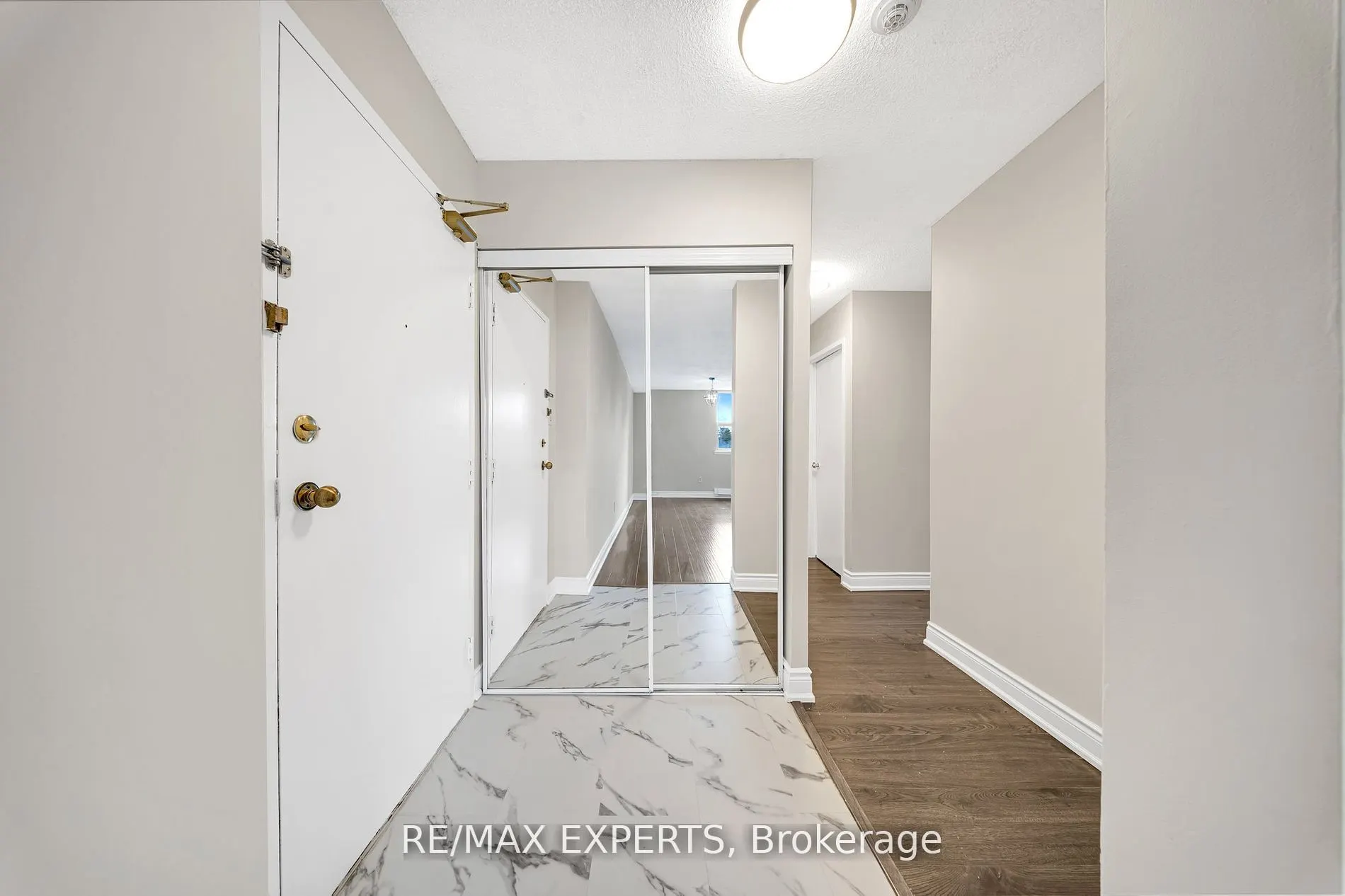 25 Kensington Road, #211