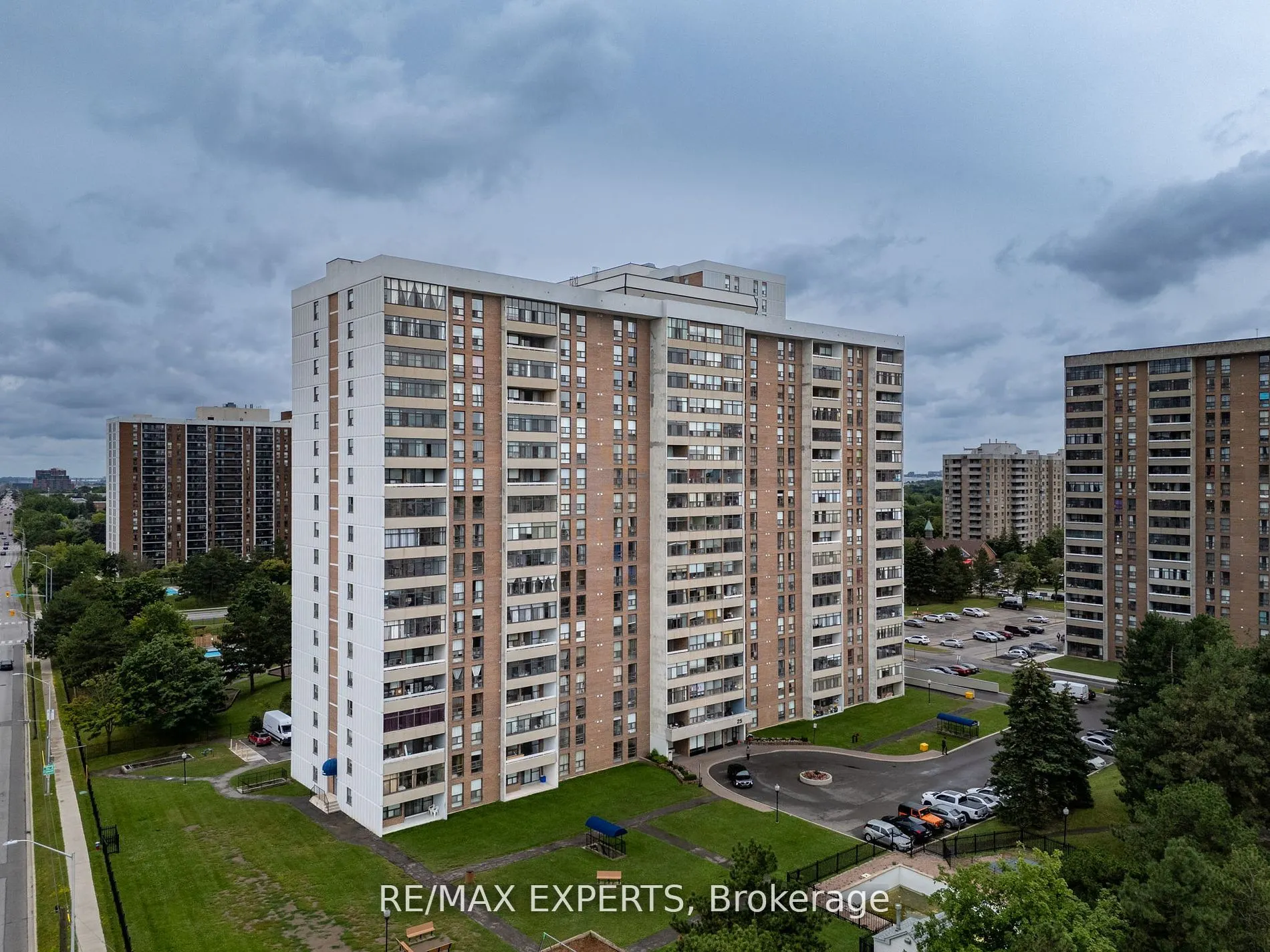 25 Kensington Road, #211