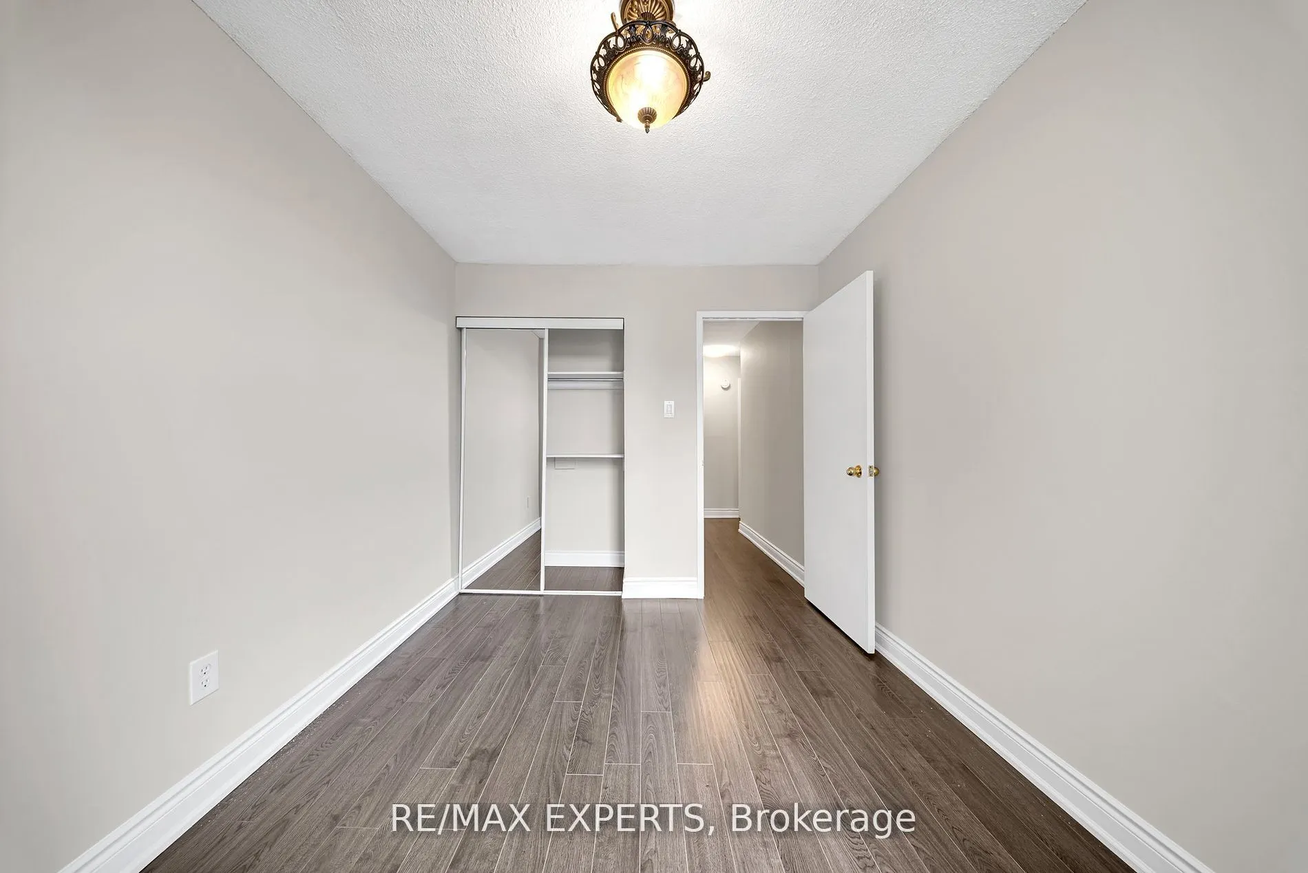 25 Kensington Road, #211