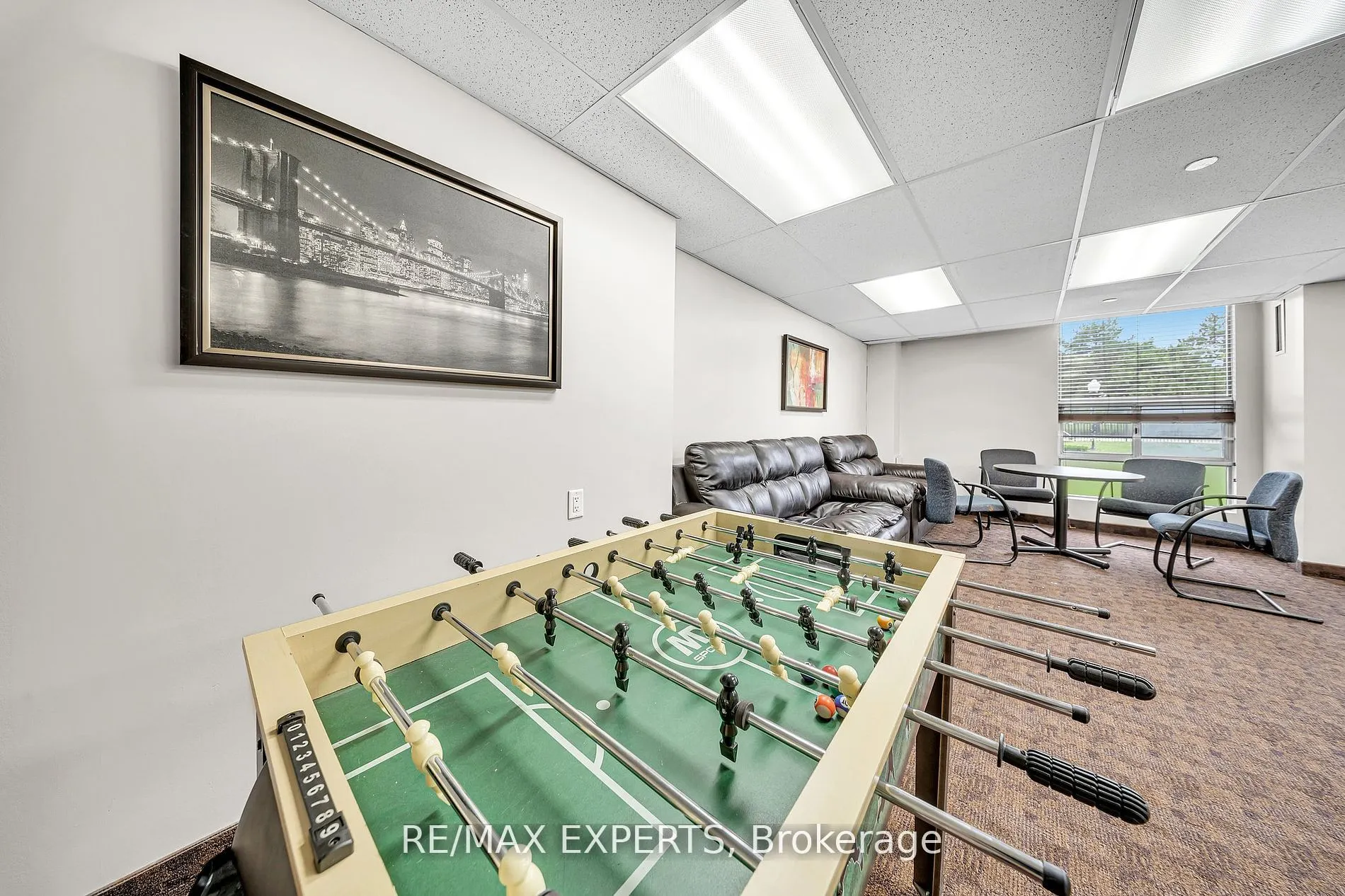 25 Kensington Road, #211