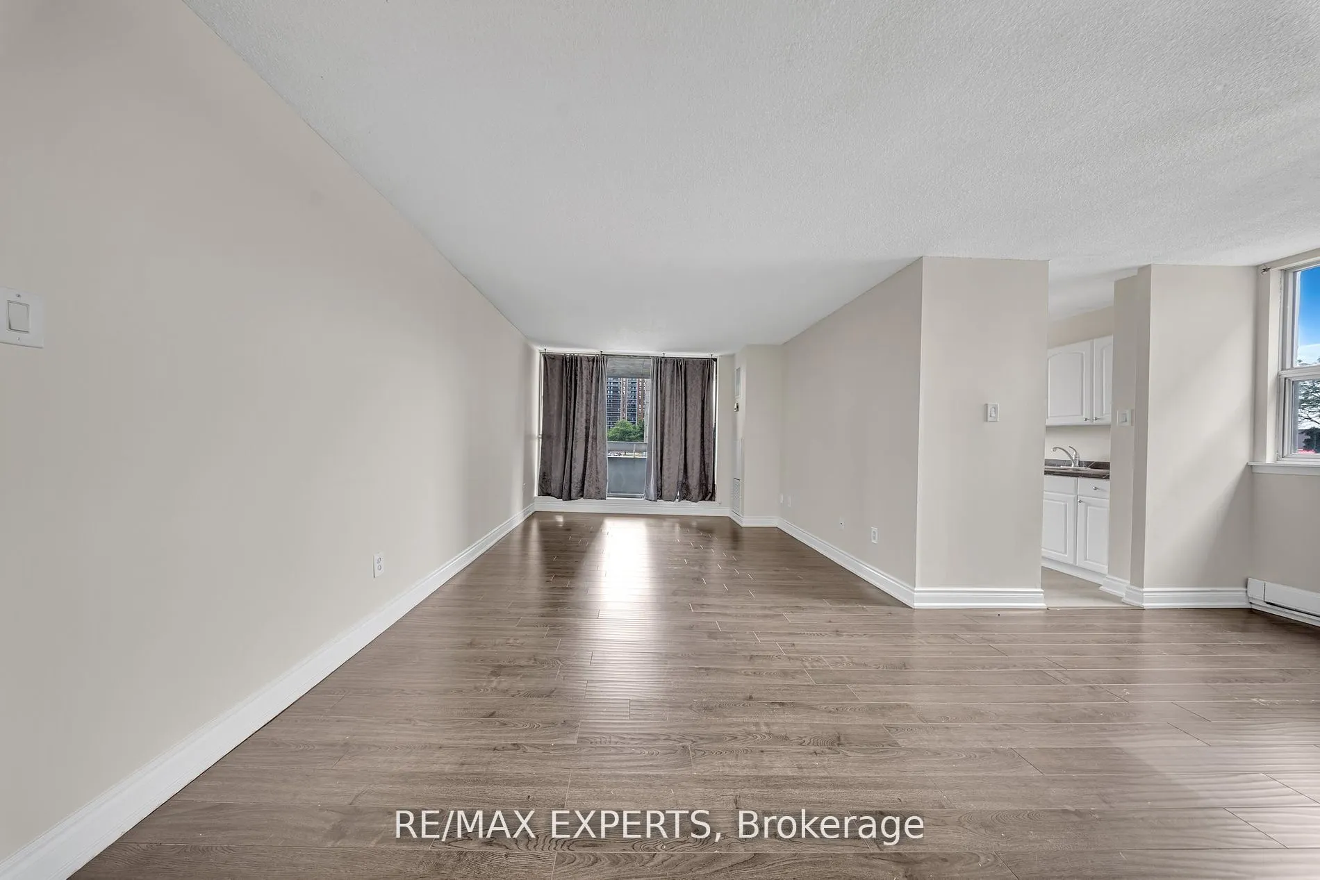 25 Kensington Road, #211