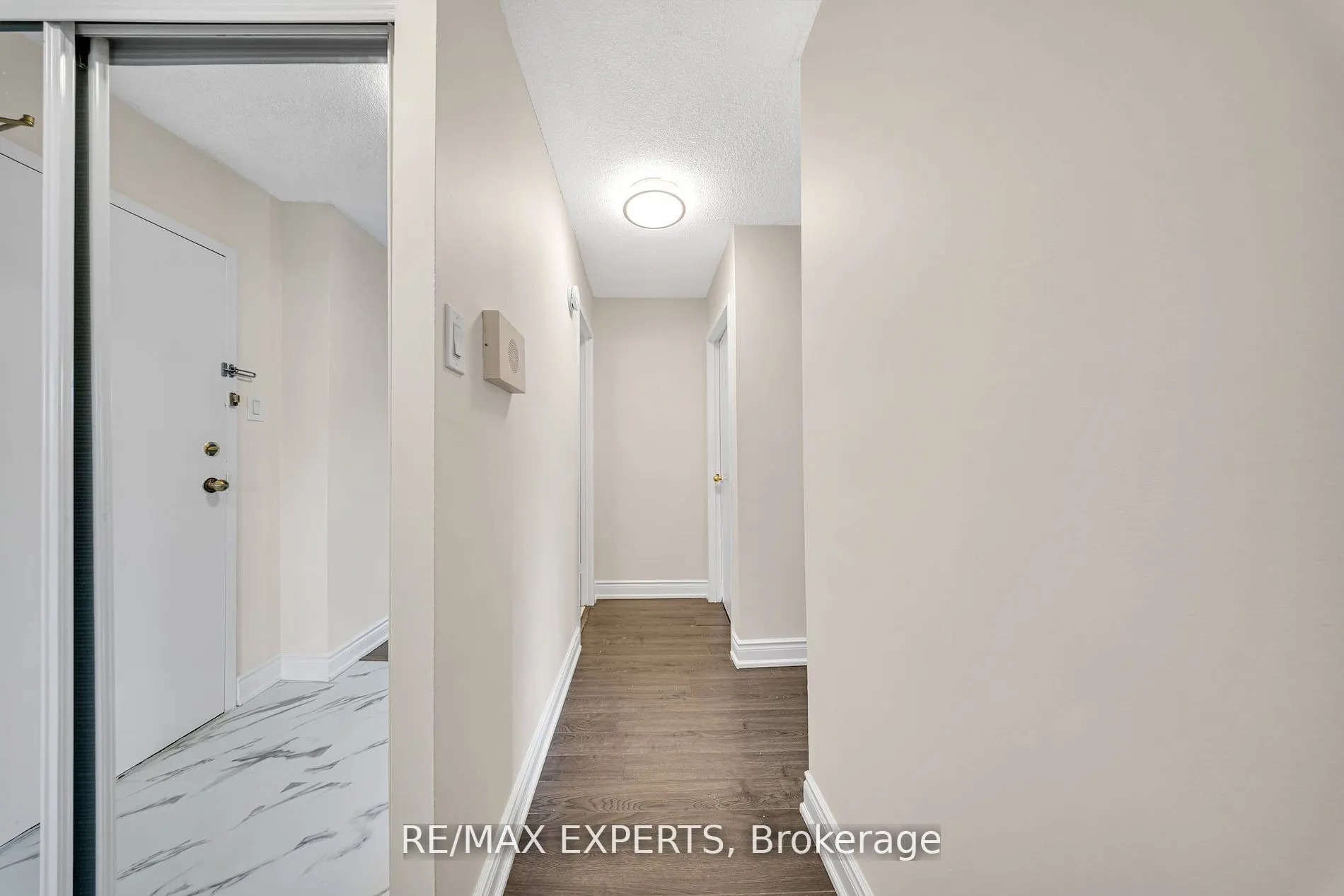 25 Kensington Road, #211