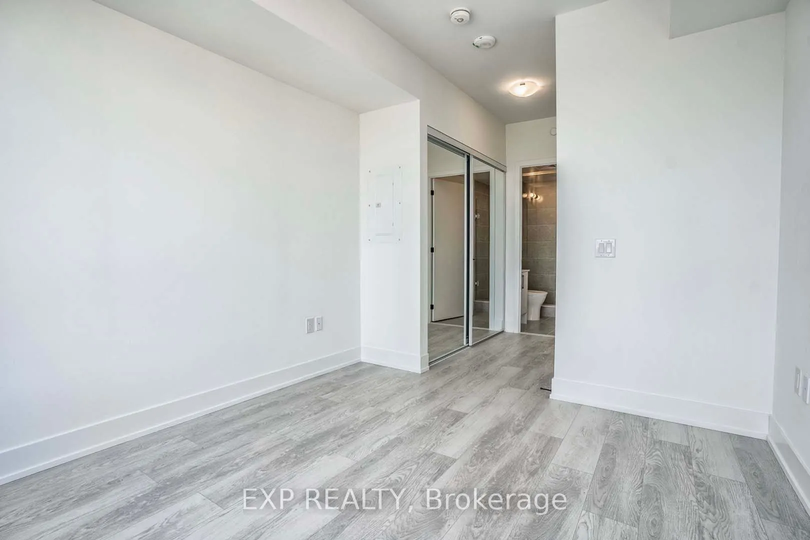 2450 Old Bronte Road, #708