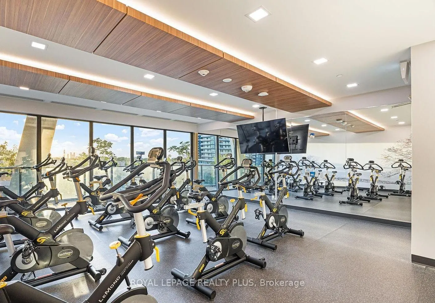 20 Shore Breeze Drive, #2108
