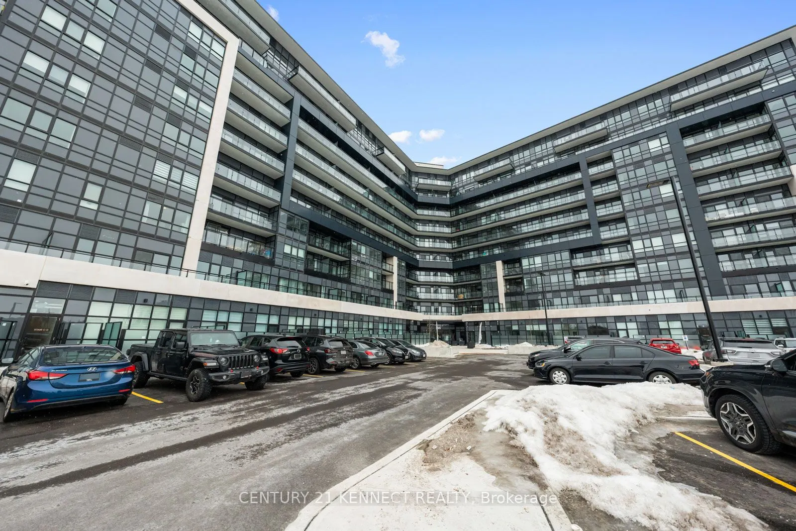395 Dundas Street W, #804