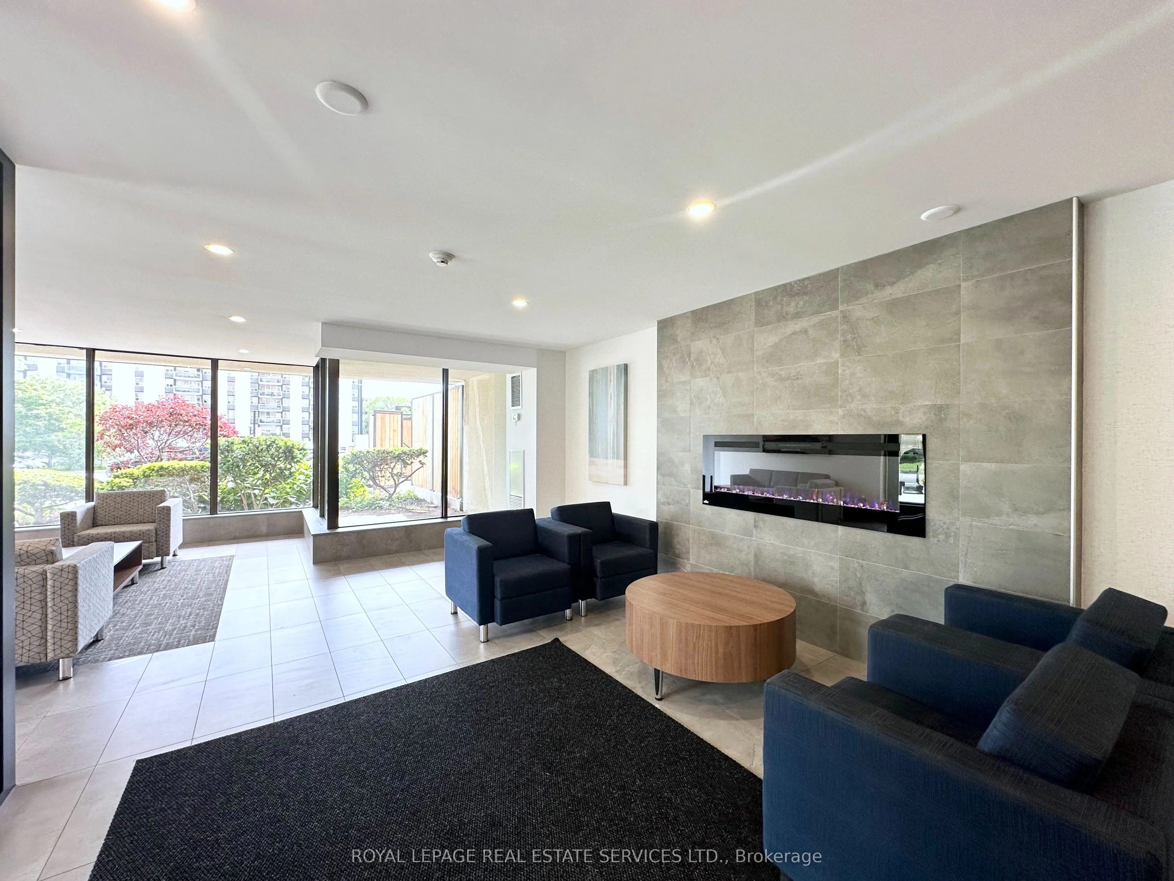 165 La Rose Avenue, #216
