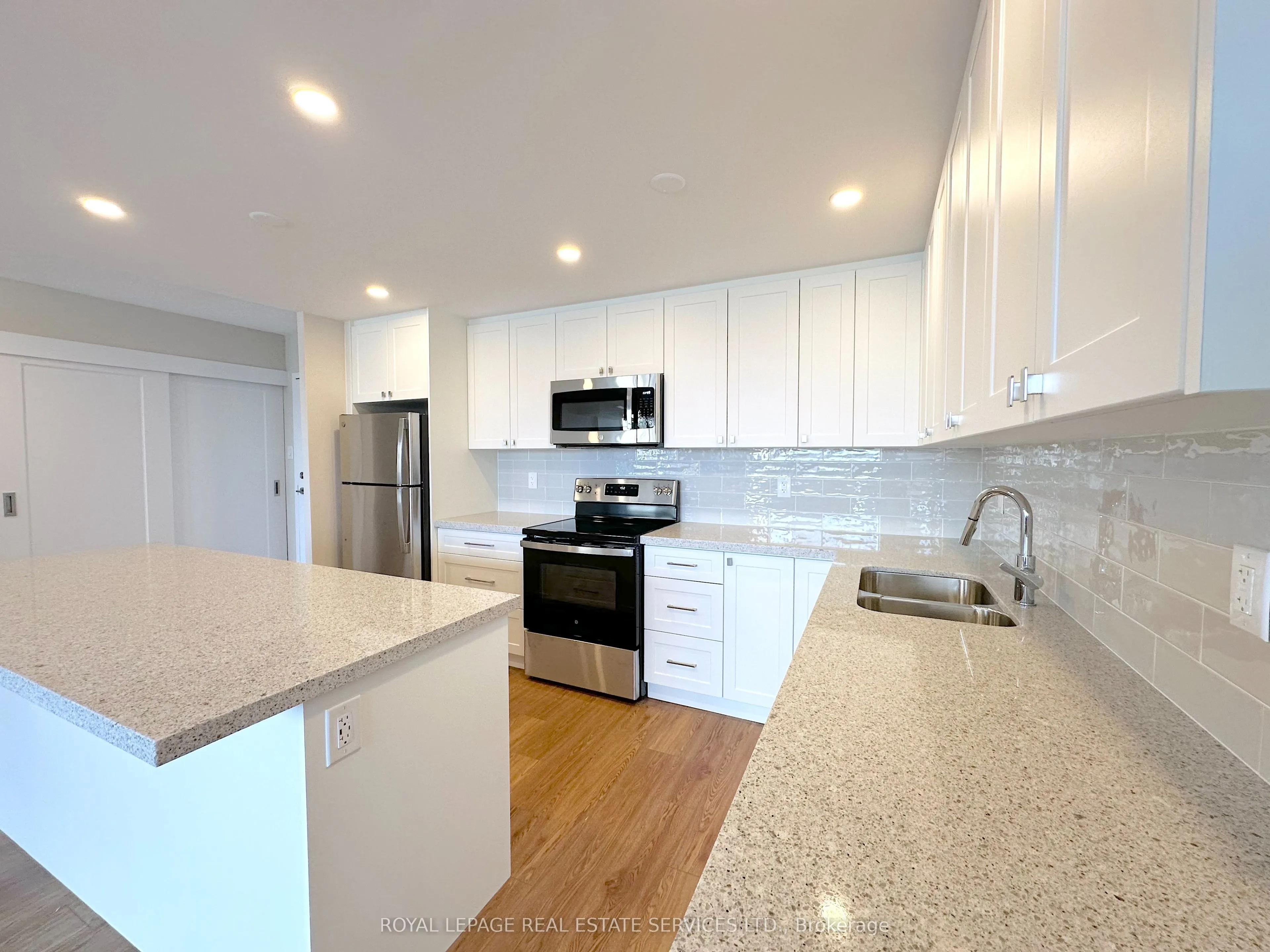 165 La Rose Avenue, #216