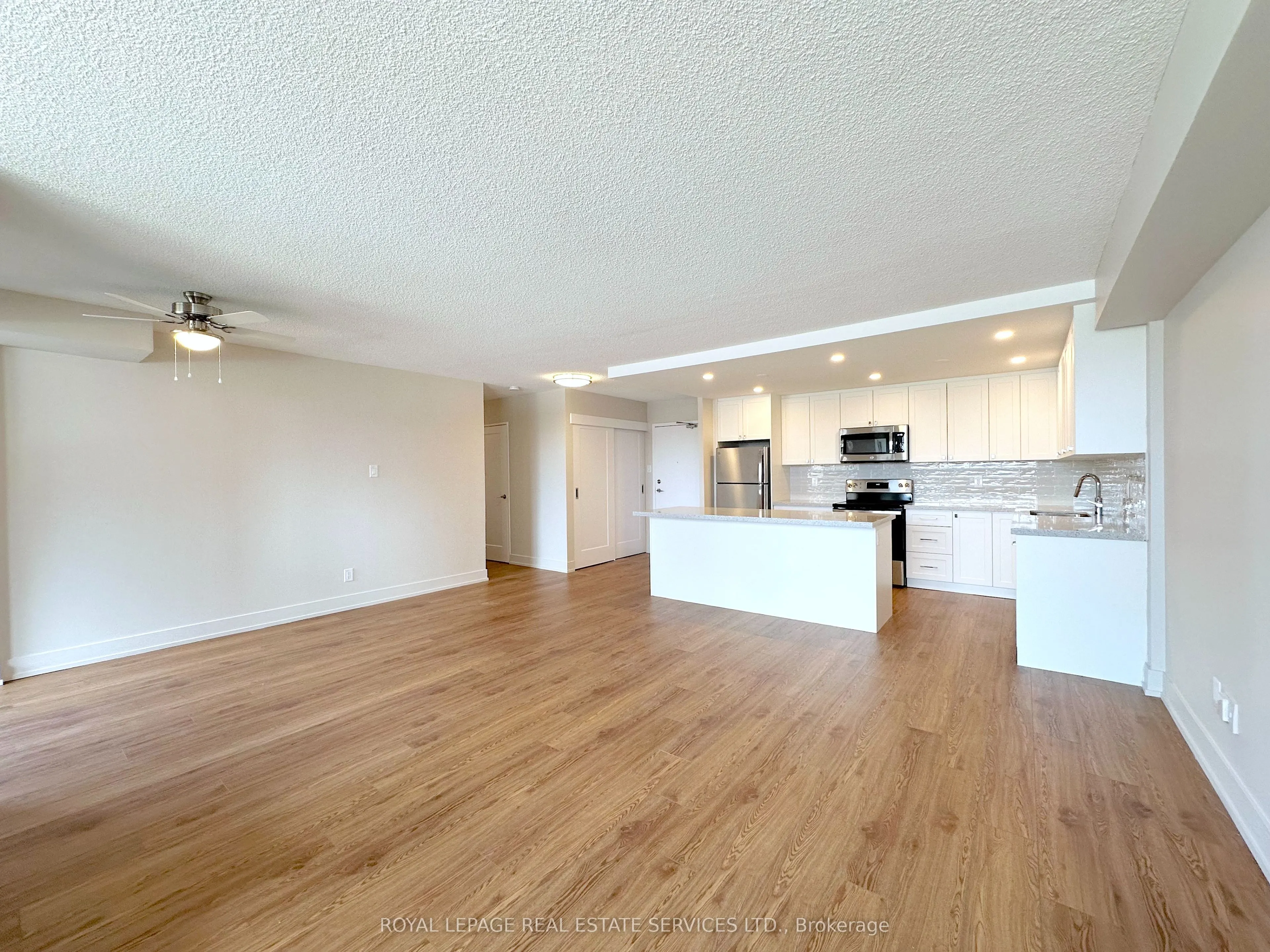 165 La Rose Avenue, #216
