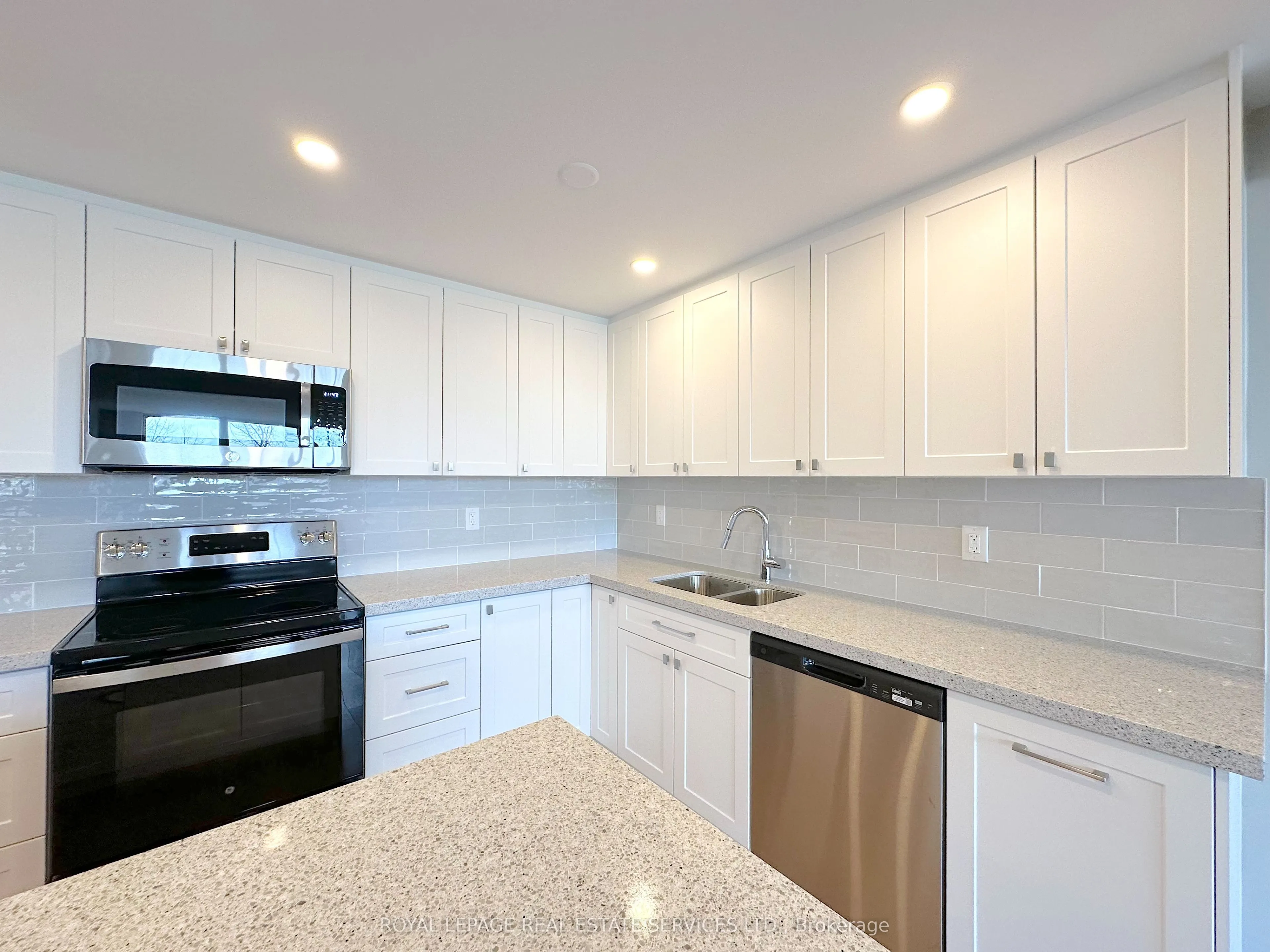 165 La Rose Avenue, #216