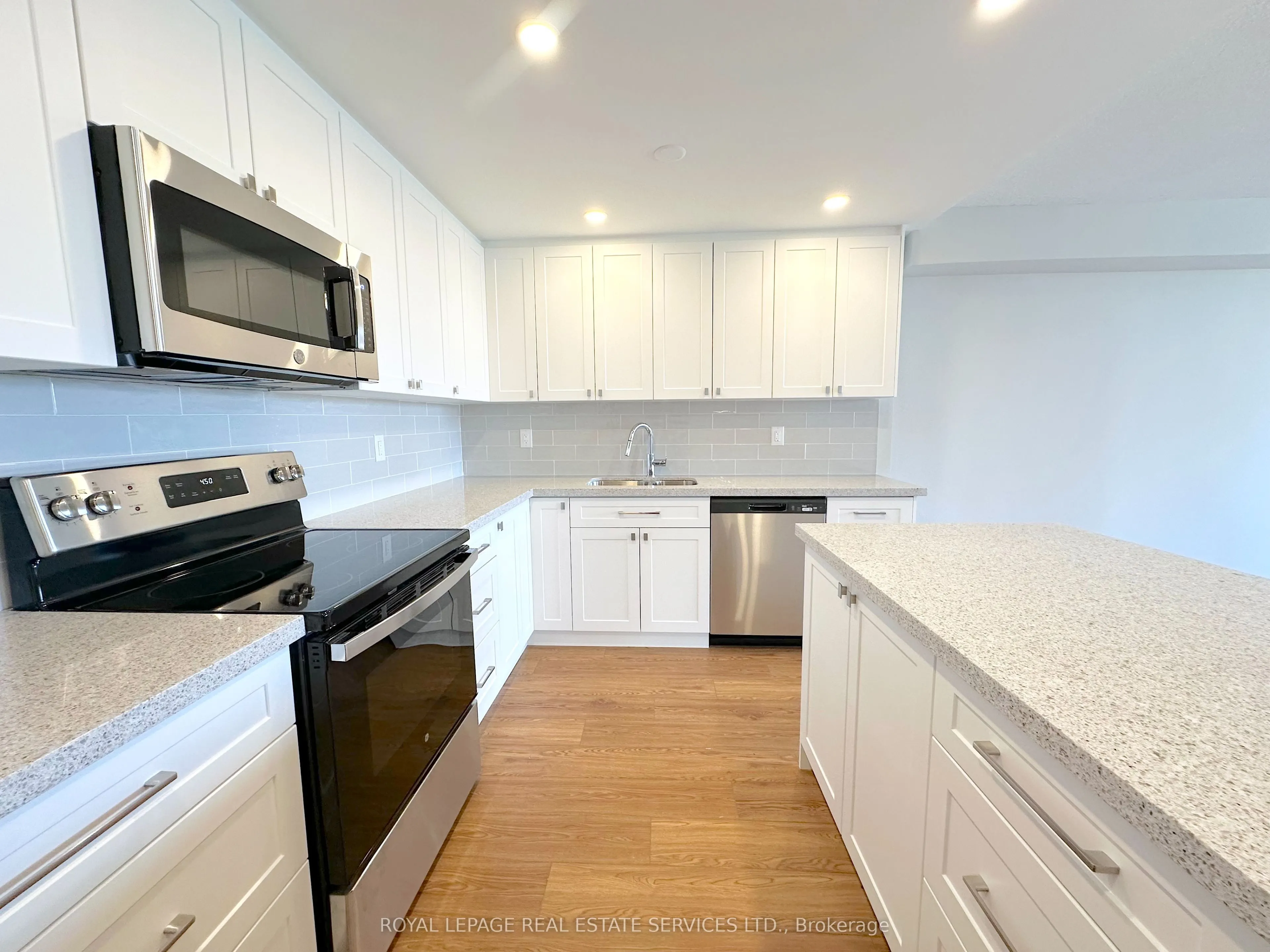 165 La Rose Avenue, #216