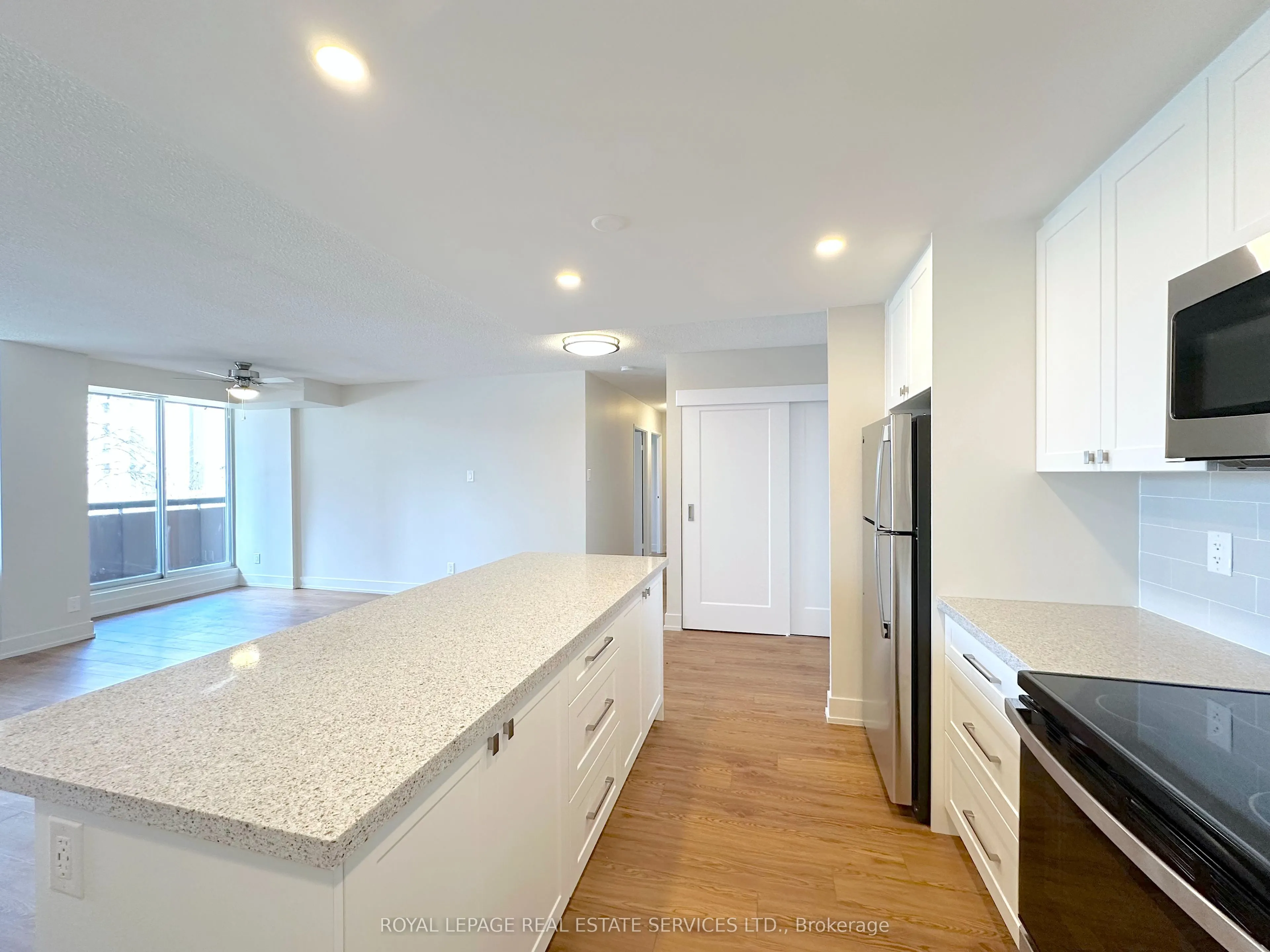 165 La Rose Avenue, #216