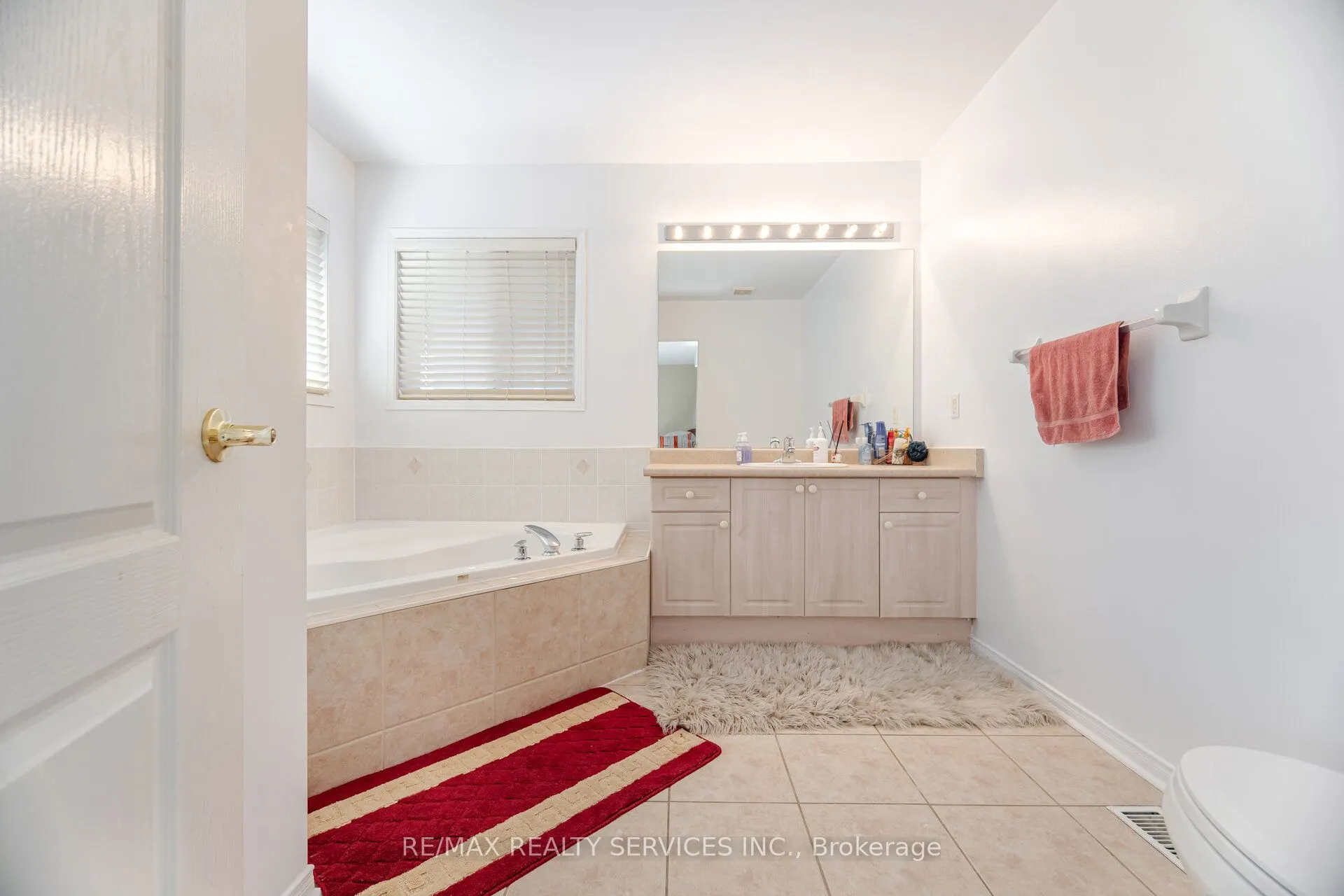 10 Sugarcane Avenue