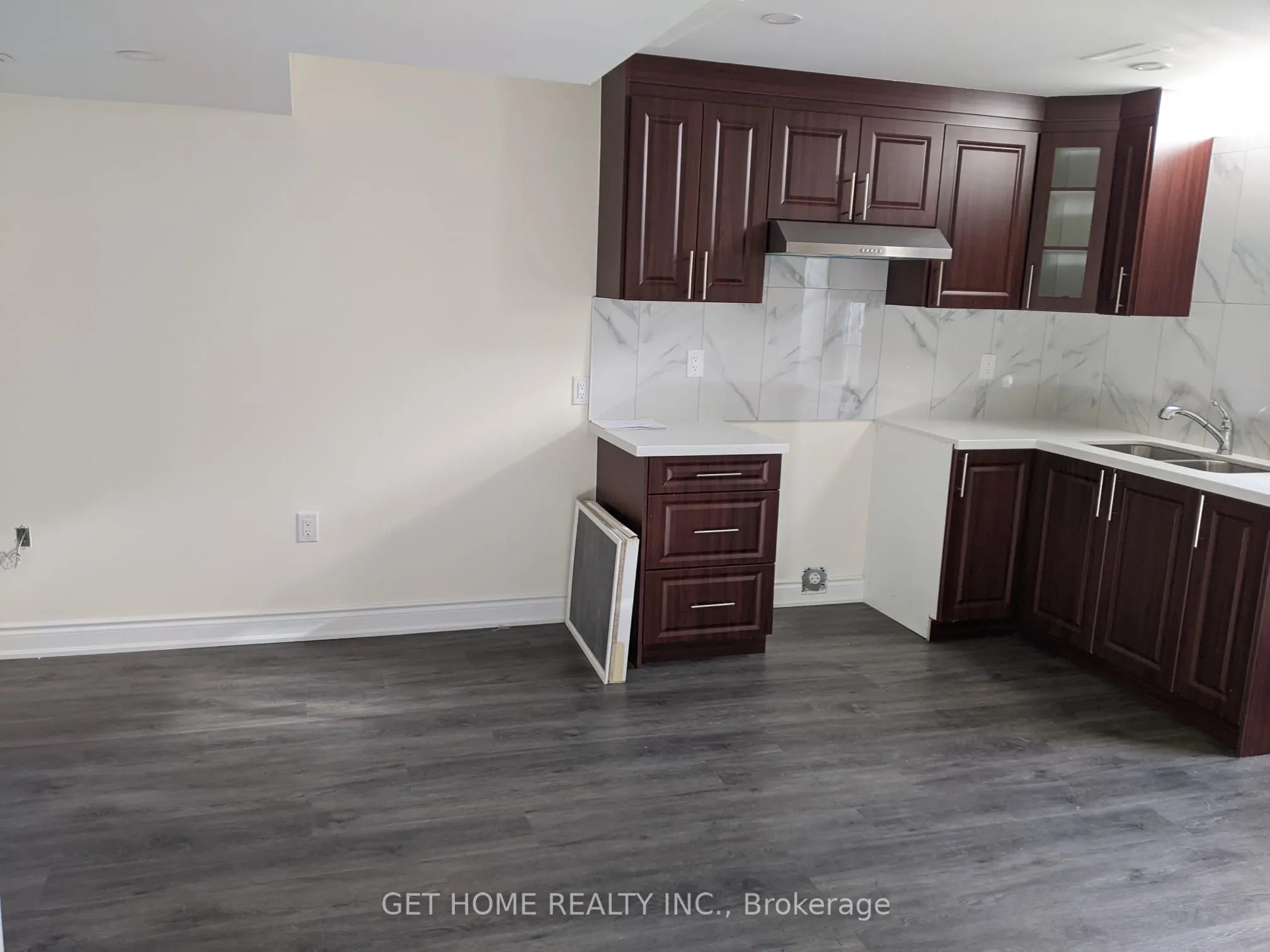 190 Thornbush Boulevard, #Bsmt