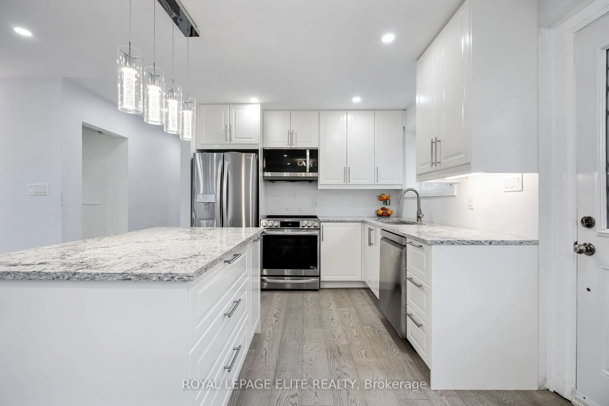 6 LACHINE Court