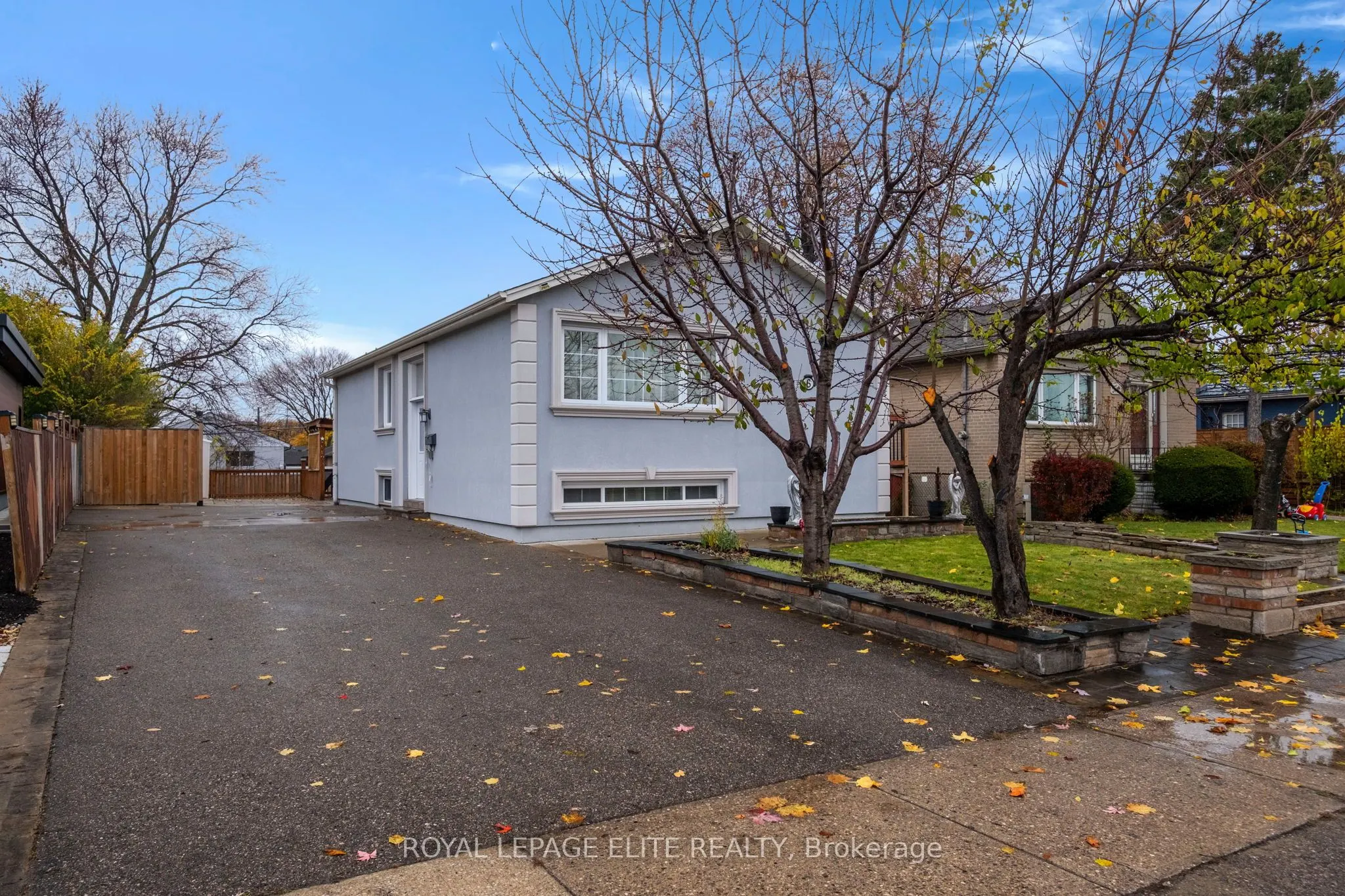 6 LACHINE Court