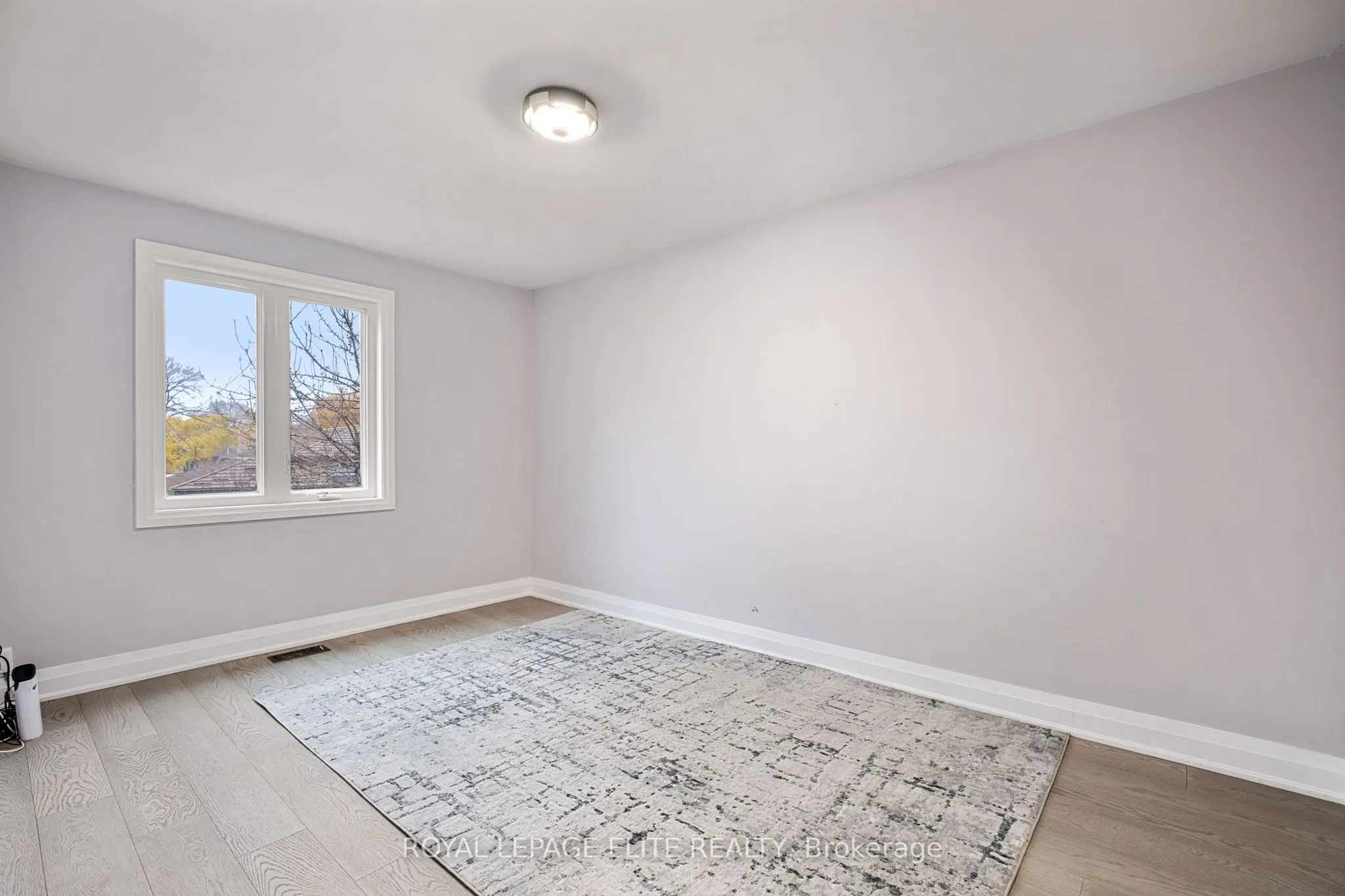 6 LACHINE Court