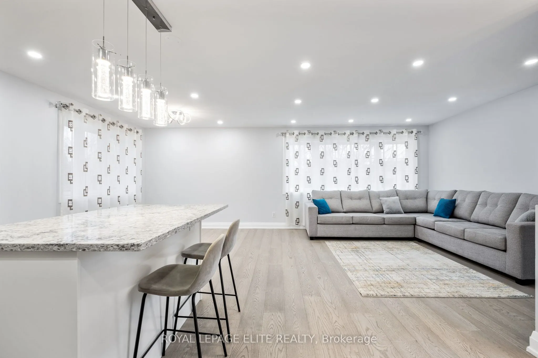 6 LACHINE Court