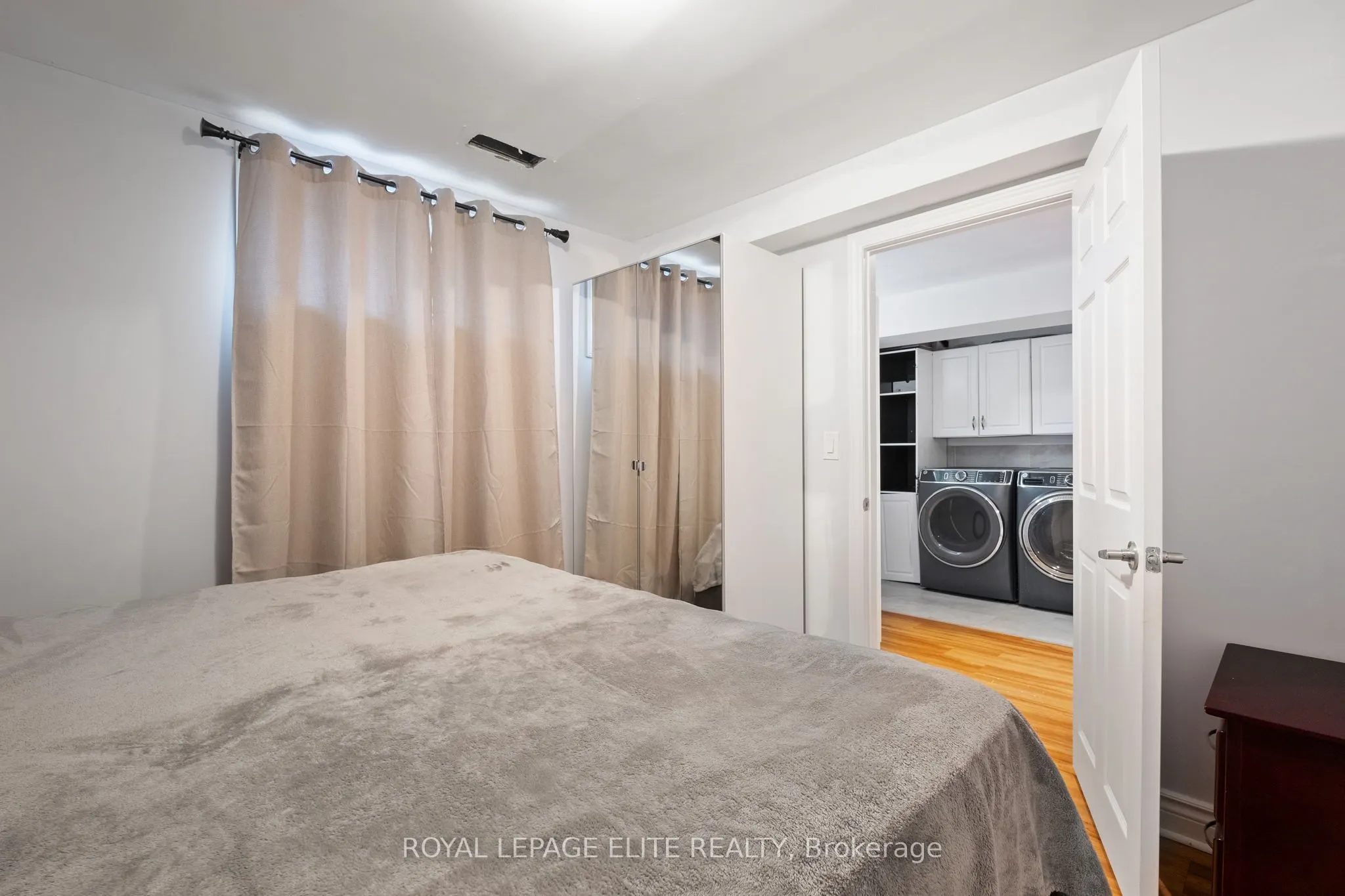 6 LACHINE Court