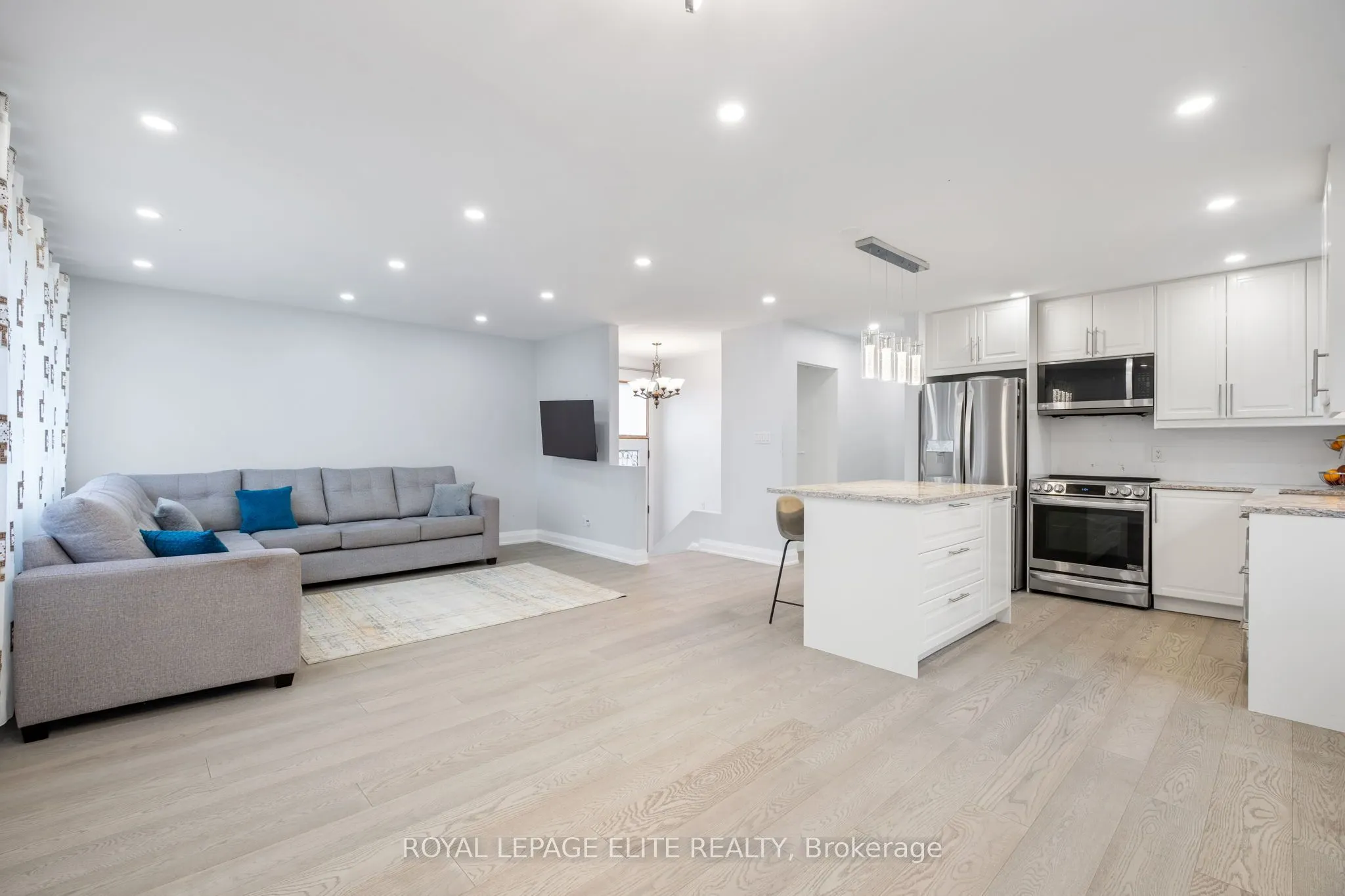 6 LACHINE Court