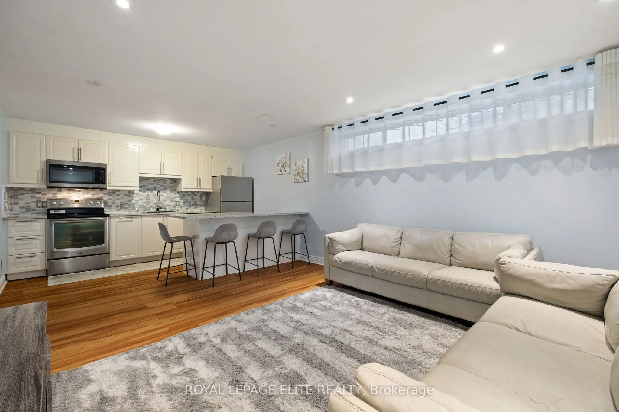 6 LACHINE Court