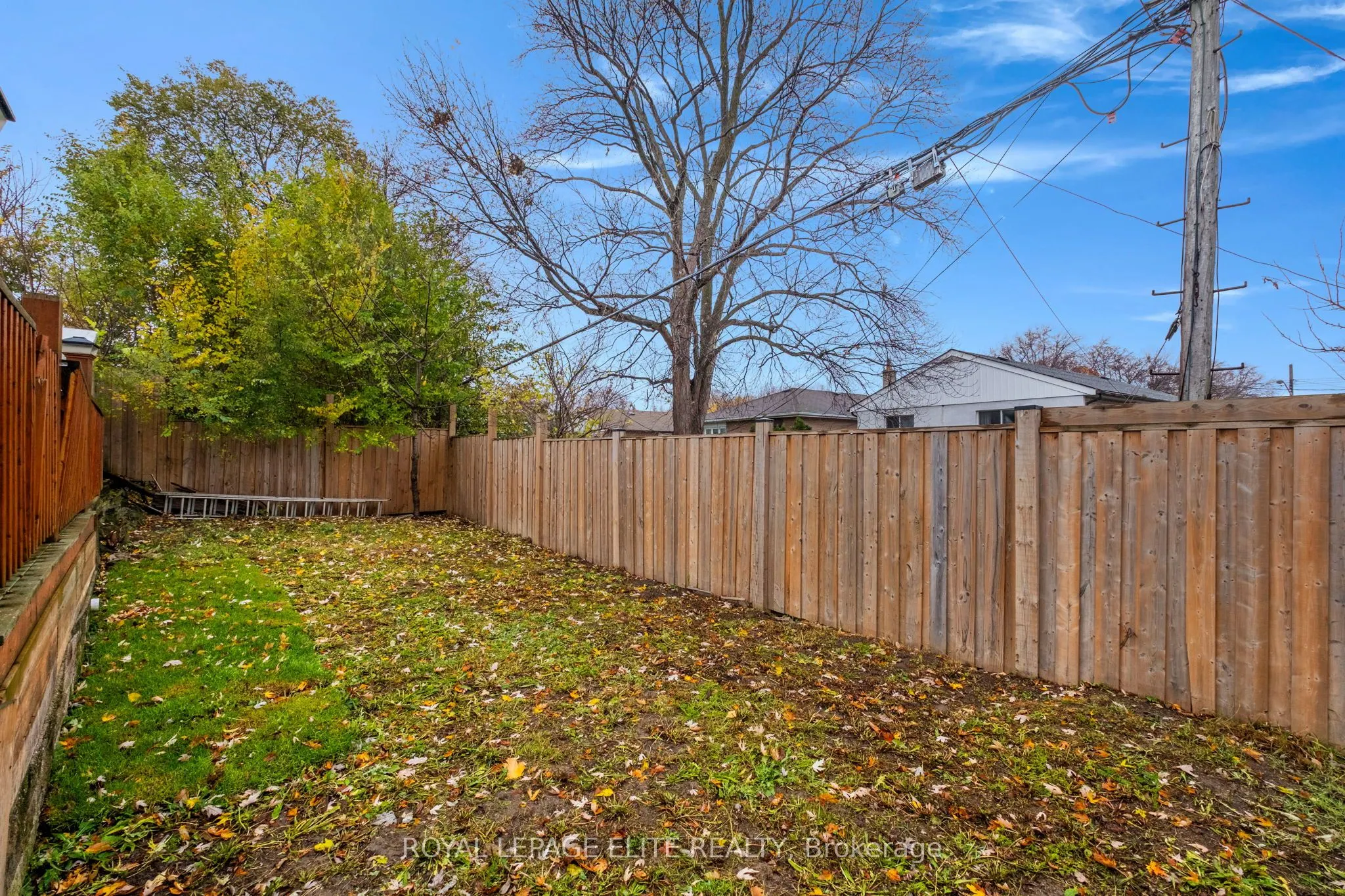 6 LACHINE Court
