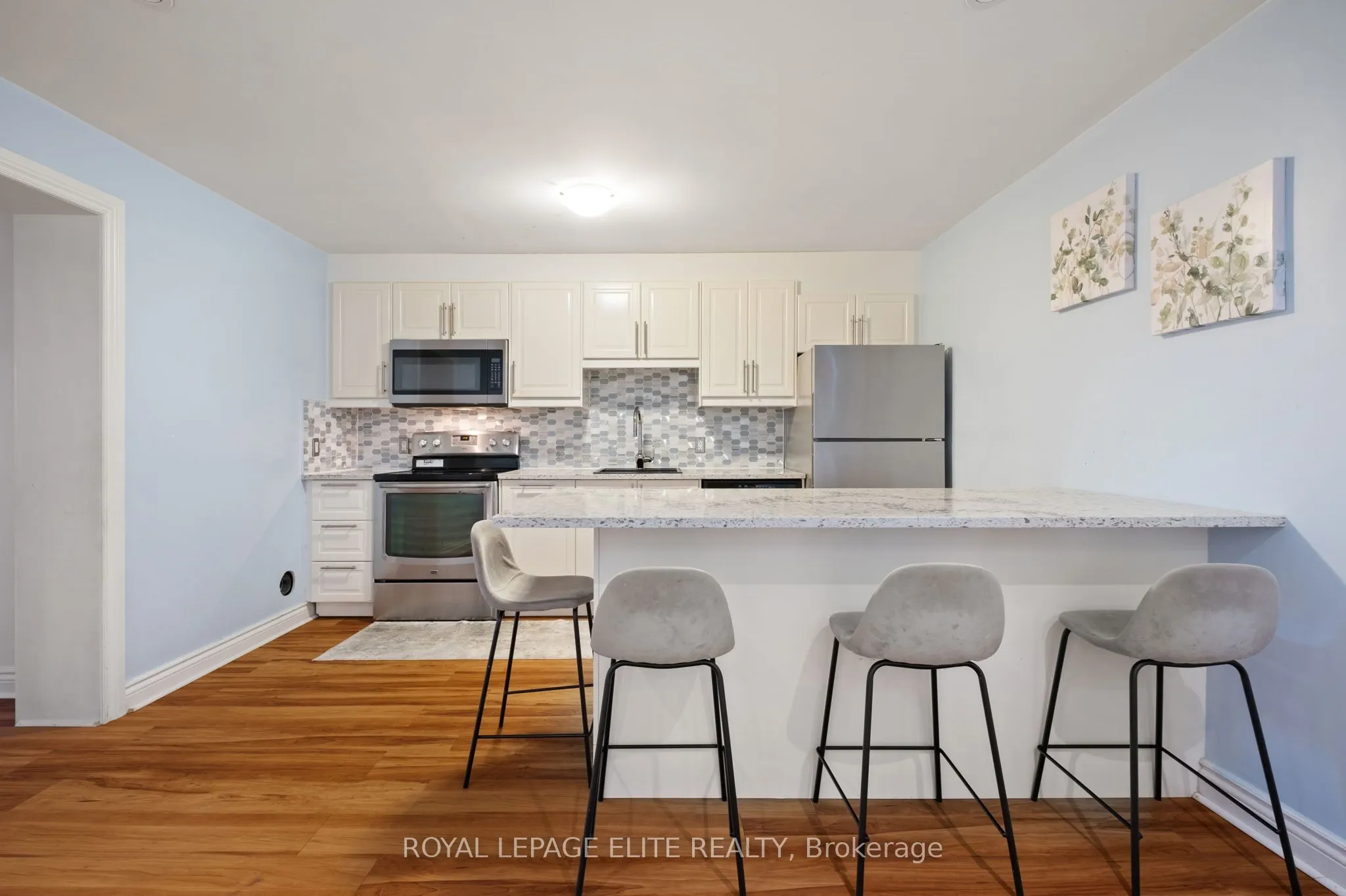 6 LACHINE Court
