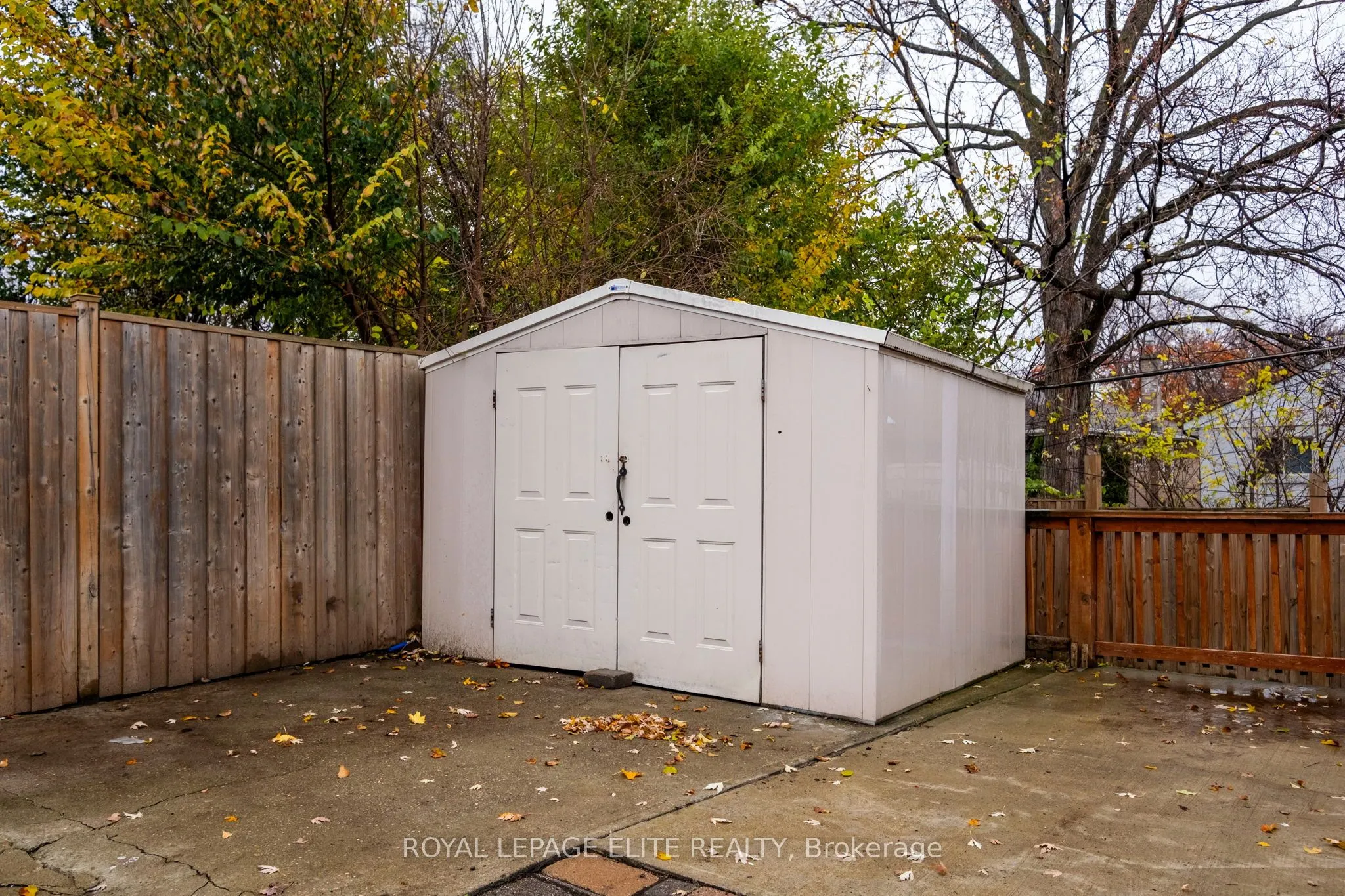 6 LACHINE Court