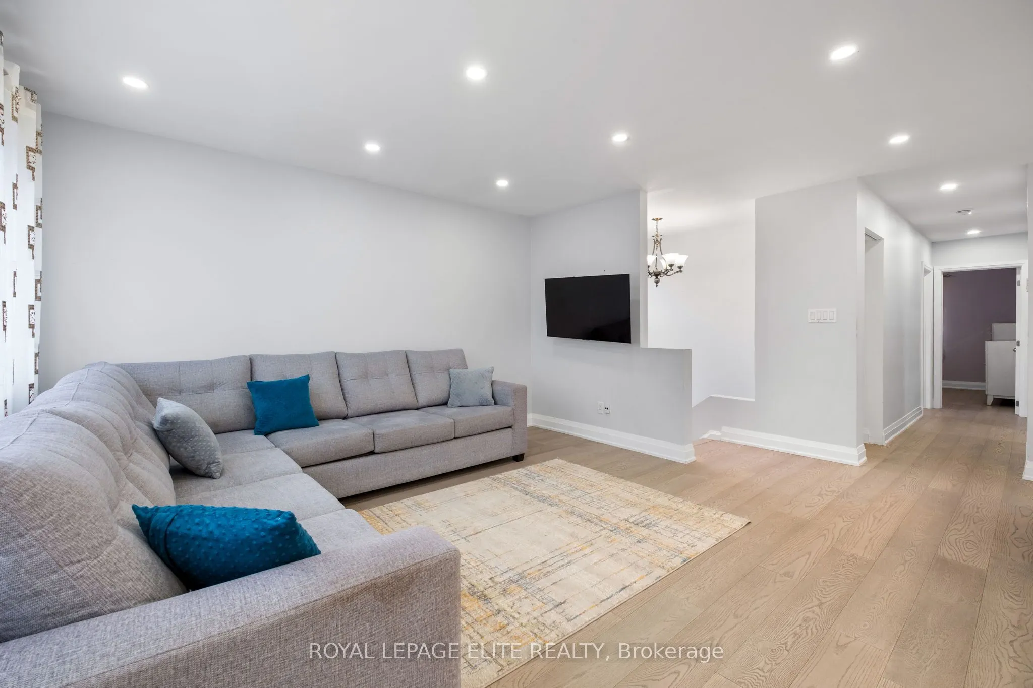 6 LACHINE Court