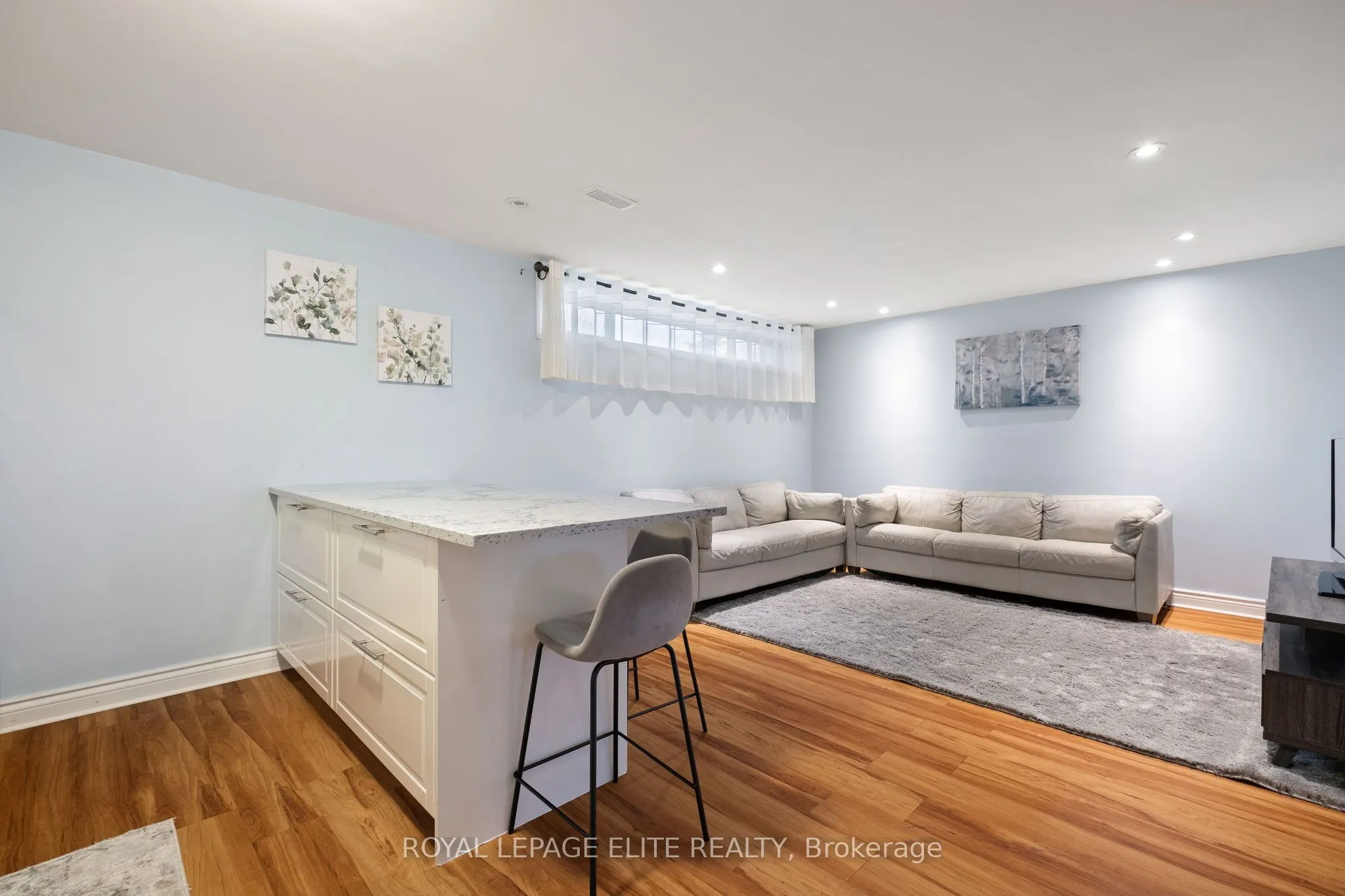 6 LACHINE Court