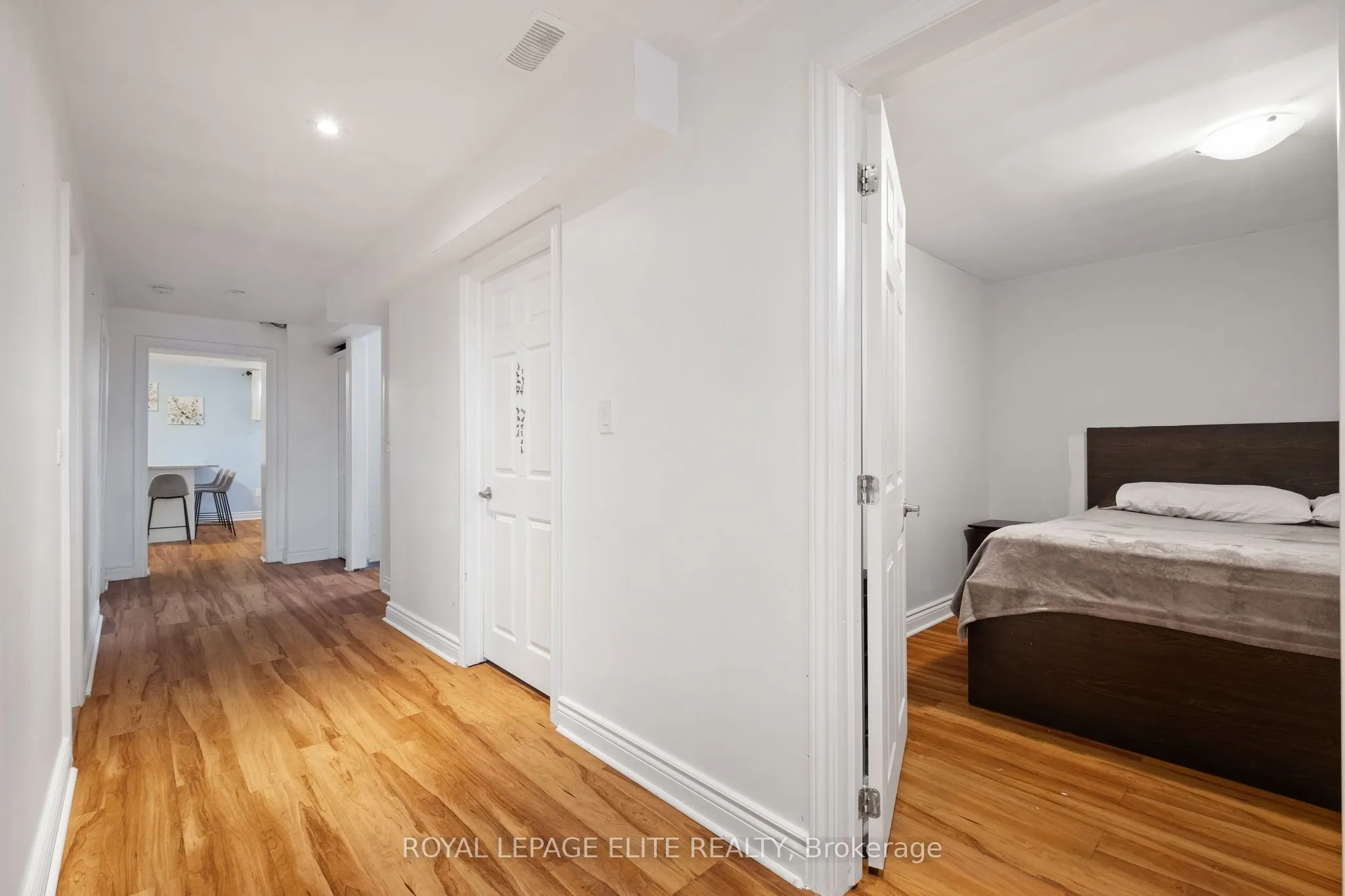 6 LACHINE Court