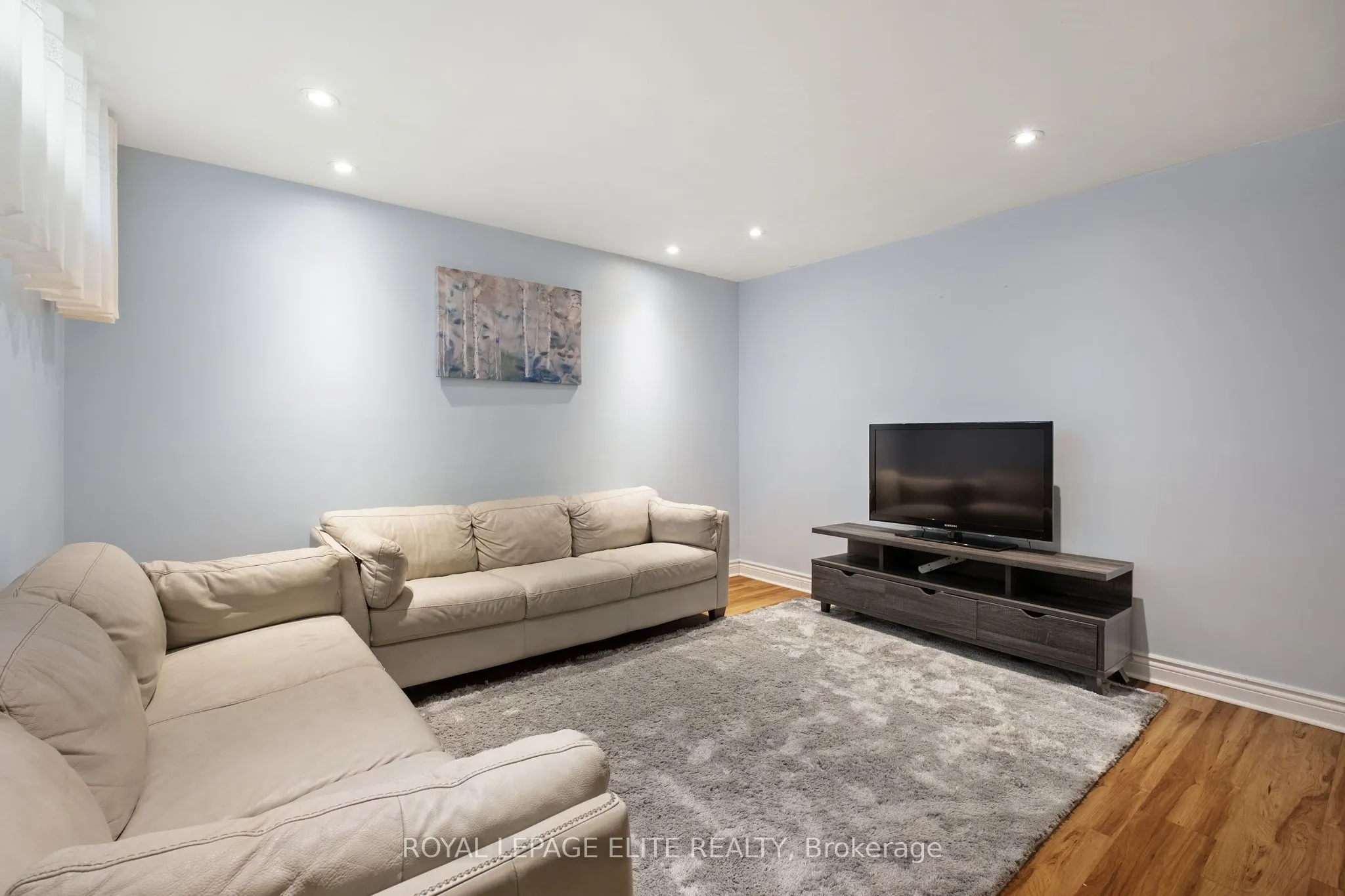6 LACHINE Court