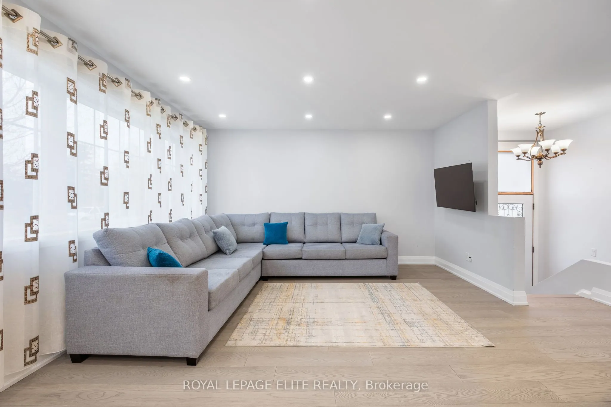 6 LACHINE Court